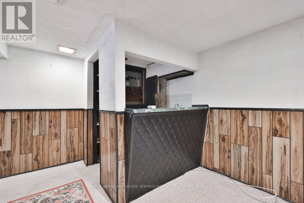 












72 ORIOLE AVENUE

,
Mississauga,




Ontario
L5G1V2

