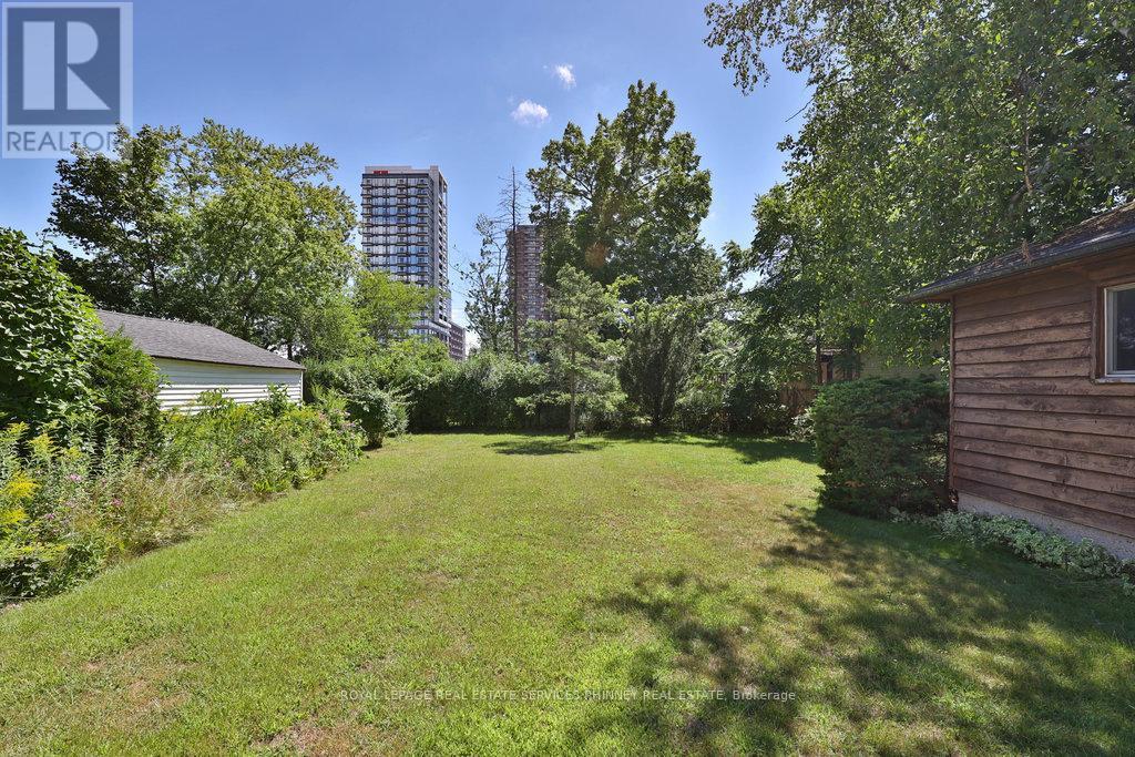 












72 ORIOLE AVENUE

,
Mississauga,




Ontario
L5G1V2

