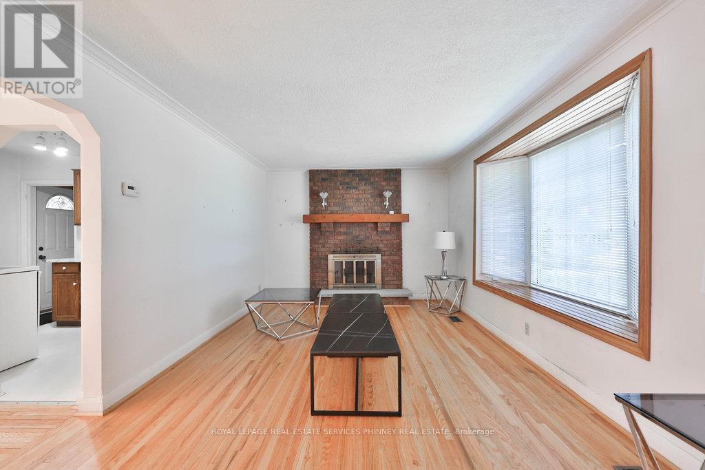 












72 ORIOLE AVENUE

,
Mississauga,




Ontario
L5G1V2


