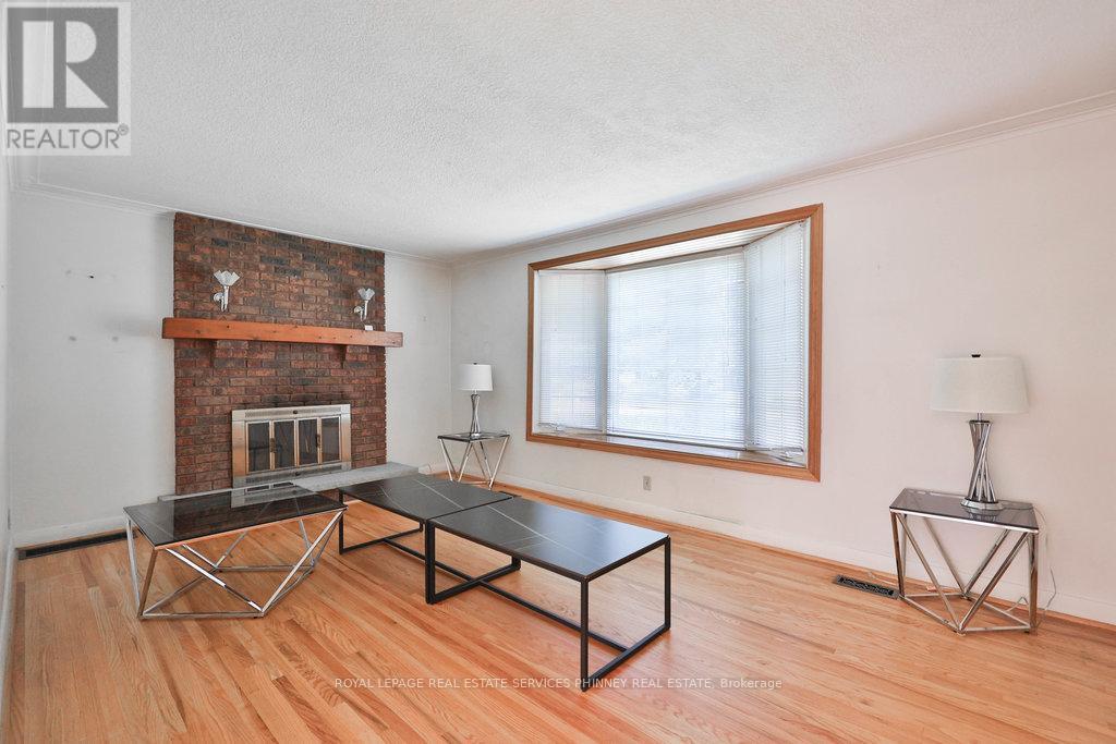 












72 ORIOLE AVENUE

,
Mississauga,




Ontario
L5G1V2

