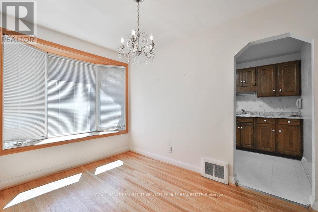 












72 ORIOLE AVENUE

,
Mississauga,




Ontario
L5G1V2

