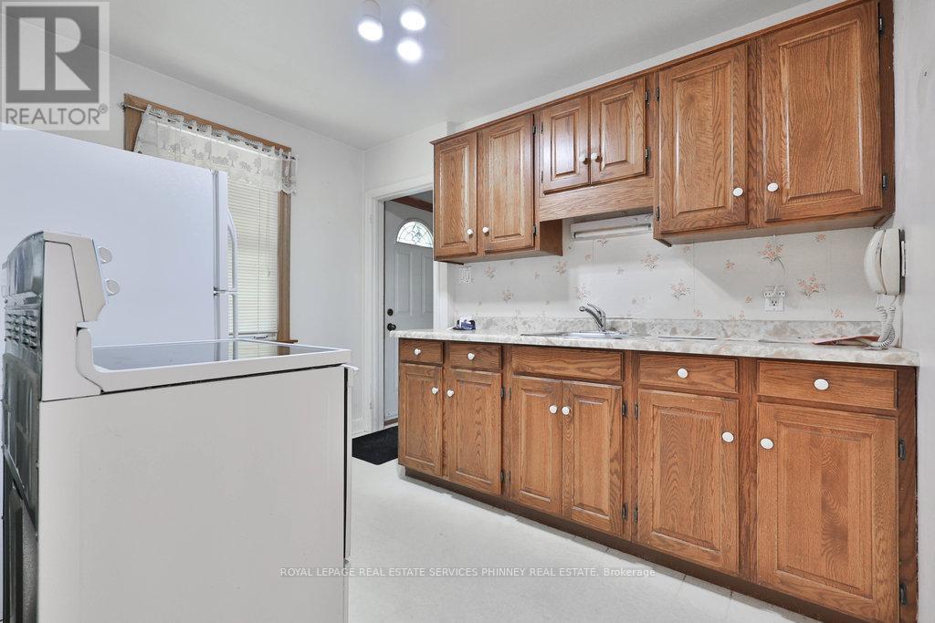












72 ORIOLE AVENUE

,
Mississauga,




Ontario
L5G1V2

