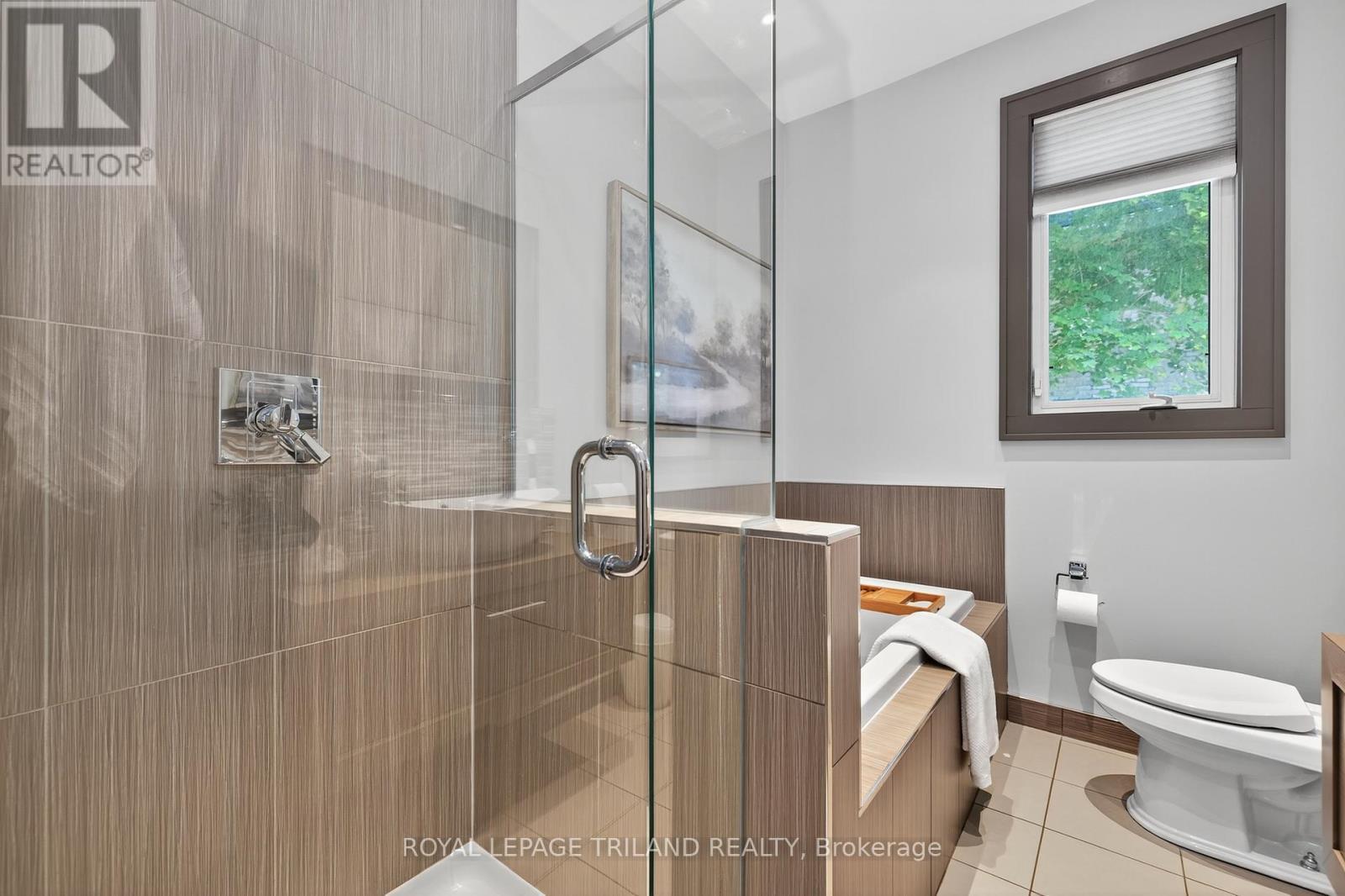 












513 GROSVENOR STREET

,
London East (East B),




Ontario
N5Y3S8

