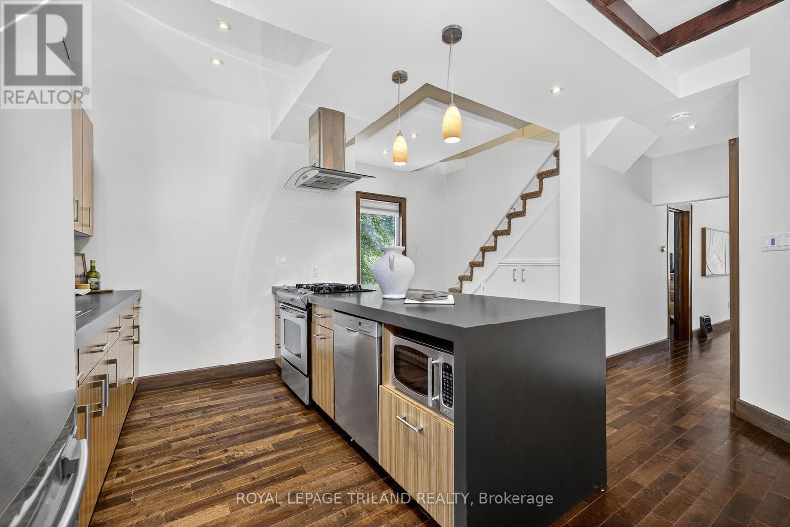 












513 GROSVENOR STREET

,
London East (East B),




Ontario
N5Y3S8

