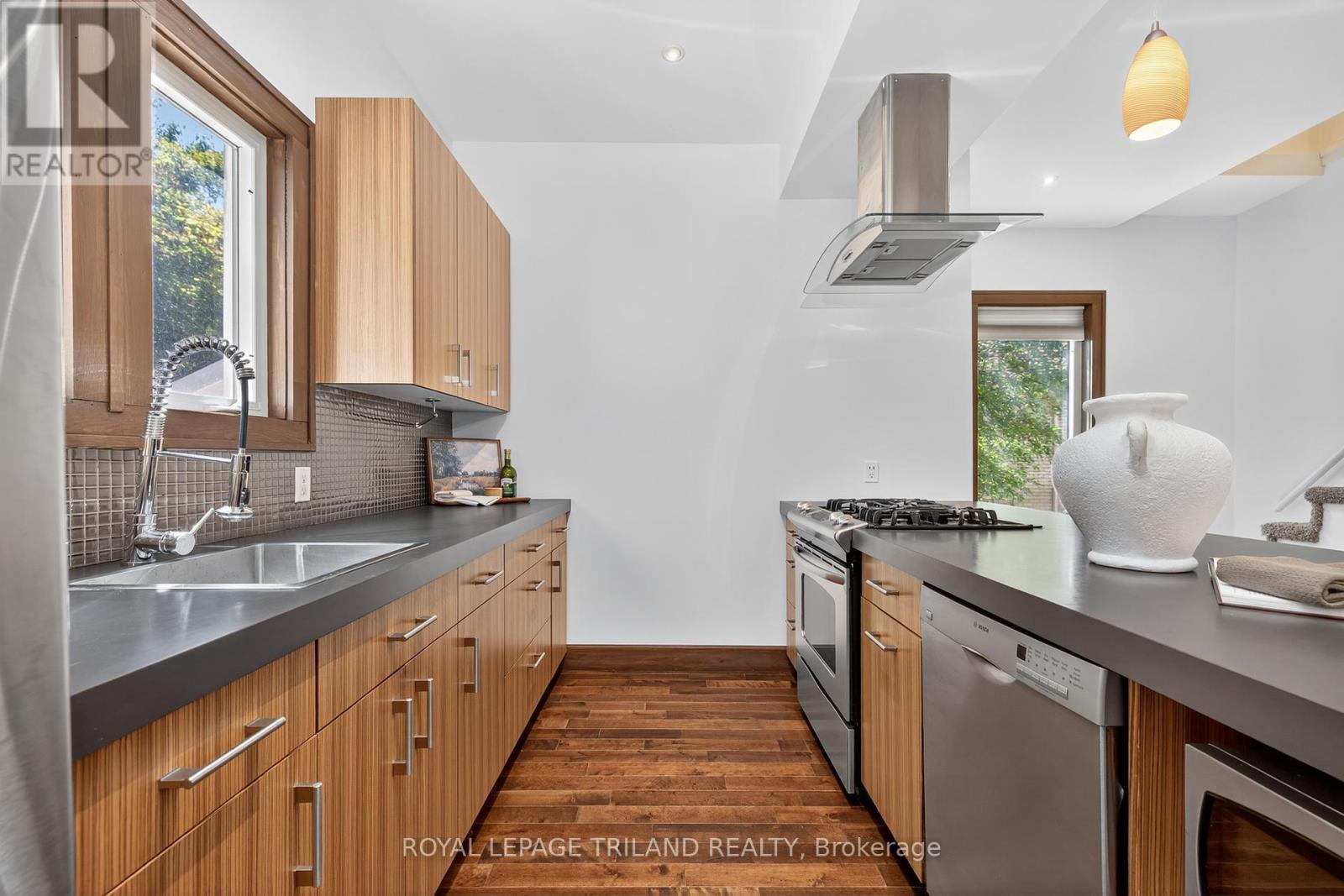 












513 GROSVENOR STREET

,
London East (East B),




Ontario
N5Y3S8


