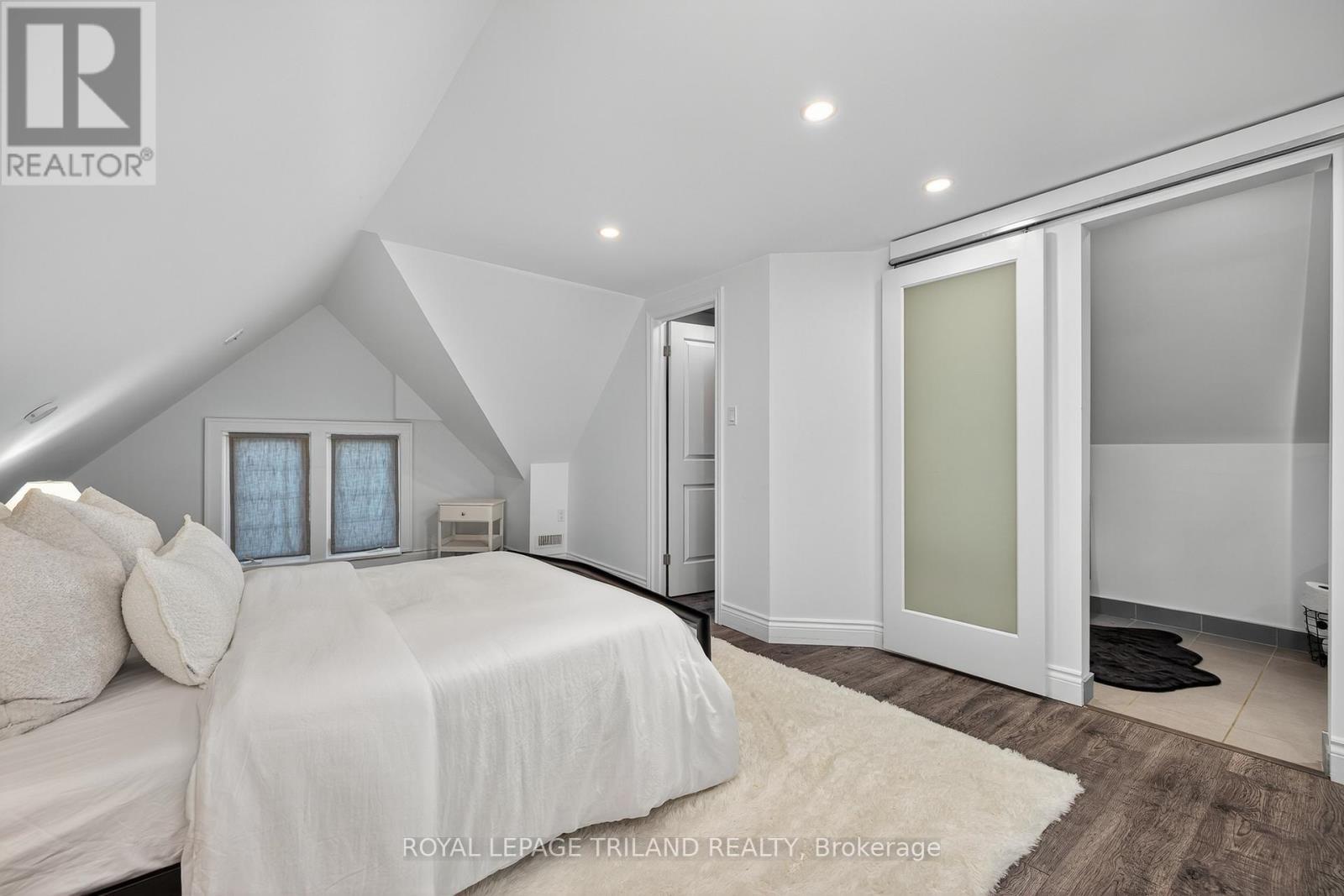 












513 GROSVENOR STREET

,
London East (East B),




Ontario
N5Y3S8

