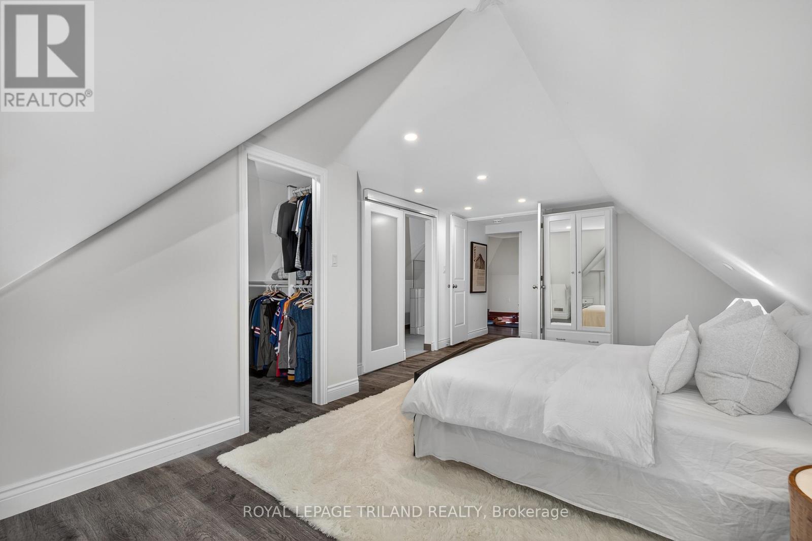 












513 GROSVENOR STREET

,
London East (East B),




Ontario
N5Y3S8

