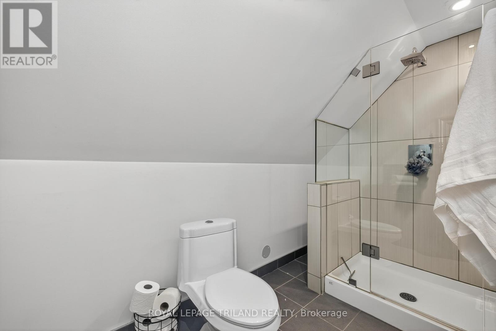 












513 GROSVENOR STREET

,
London East (East B),




Ontario
N5Y3S8

