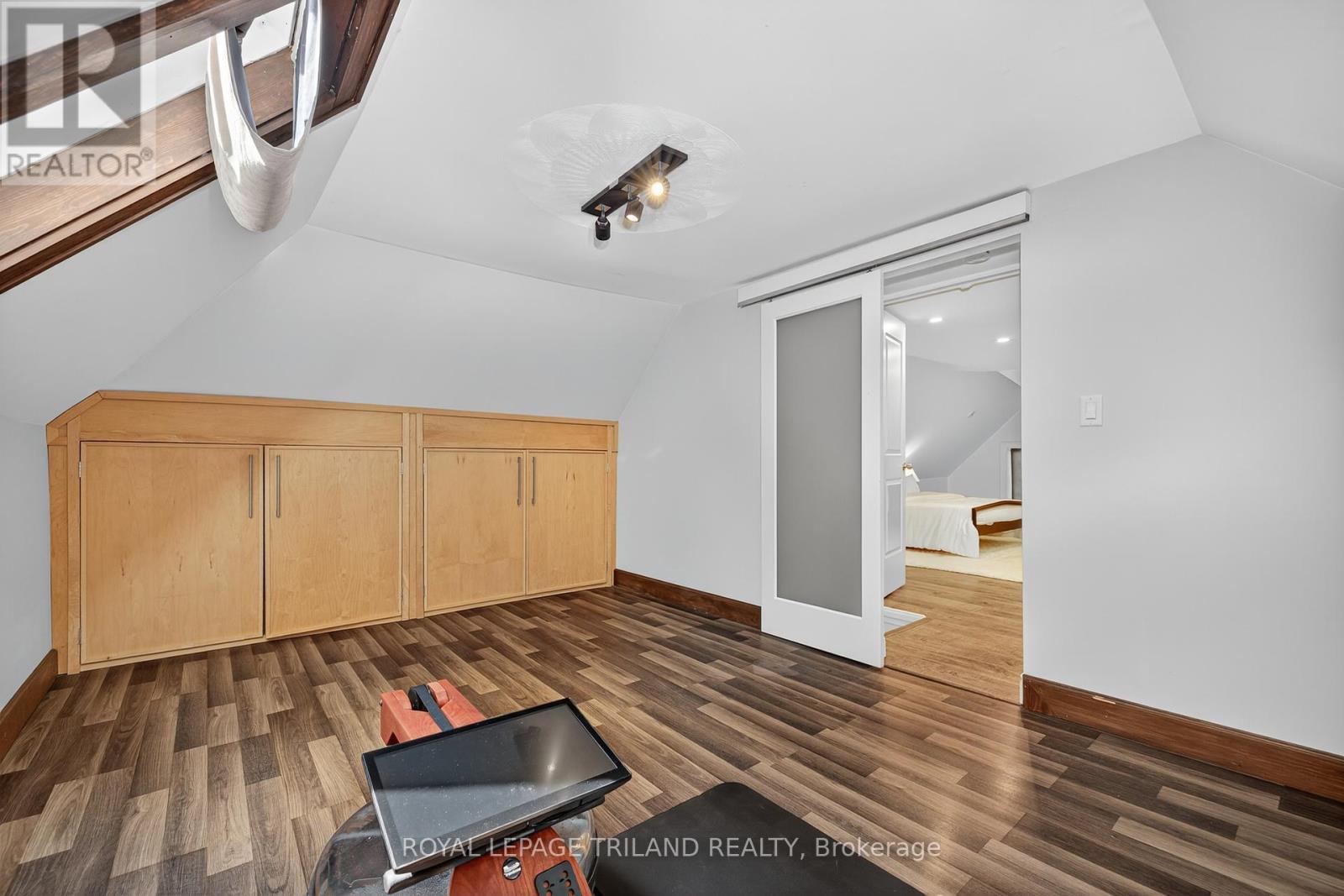 












513 GROSVENOR STREET

,
London East (East B),




Ontario
N5Y3S8

