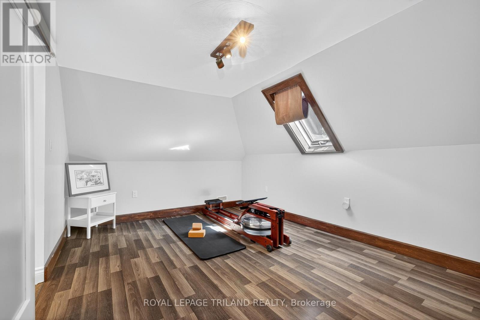 












513 GROSVENOR STREET

,
London East (East B),




Ontario
N5Y3S8


