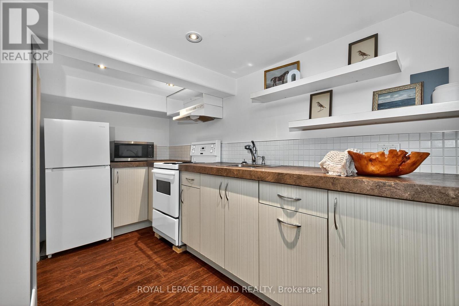 












513 GROSVENOR STREET

,
London East (East B),




Ontario
N5Y3S8


