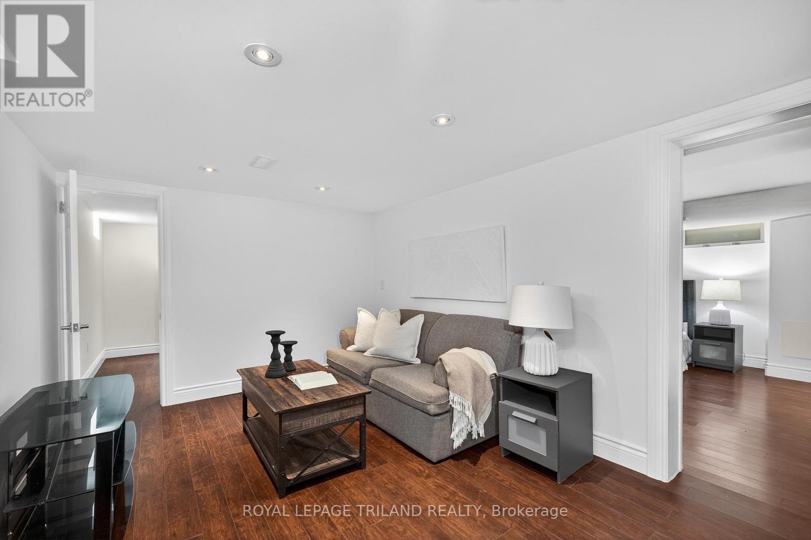 












513 GROSVENOR STREET

,
London East (East B),




Ontario
N5Y3S8

