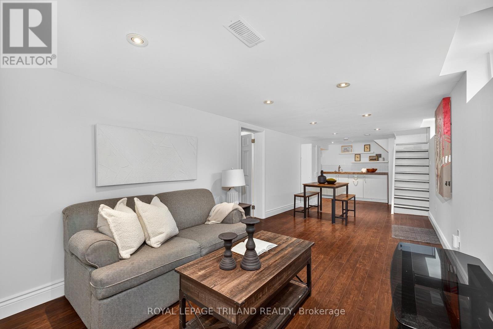 












513 GROSVENOR STREET

,
London East (East B),




Ontario
N5Y3S8

