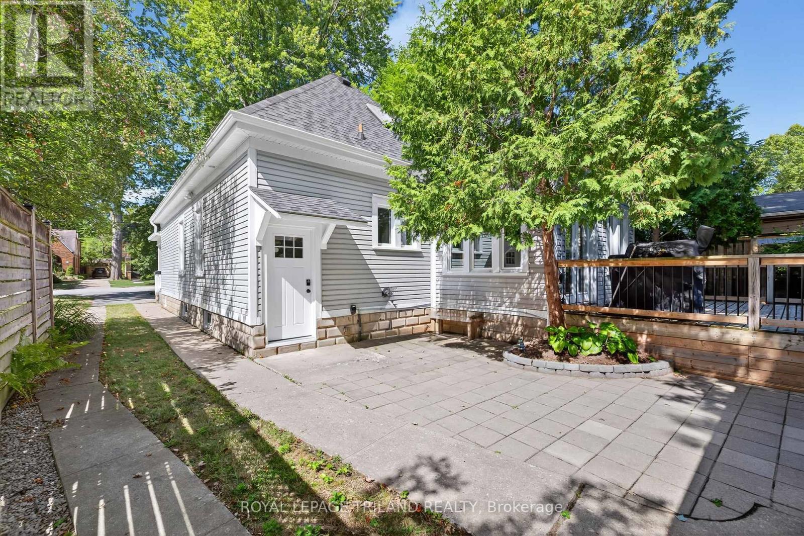 












513 GROSVENOR STREET

,
London East (East B),




Ontario
N5Y3S8

