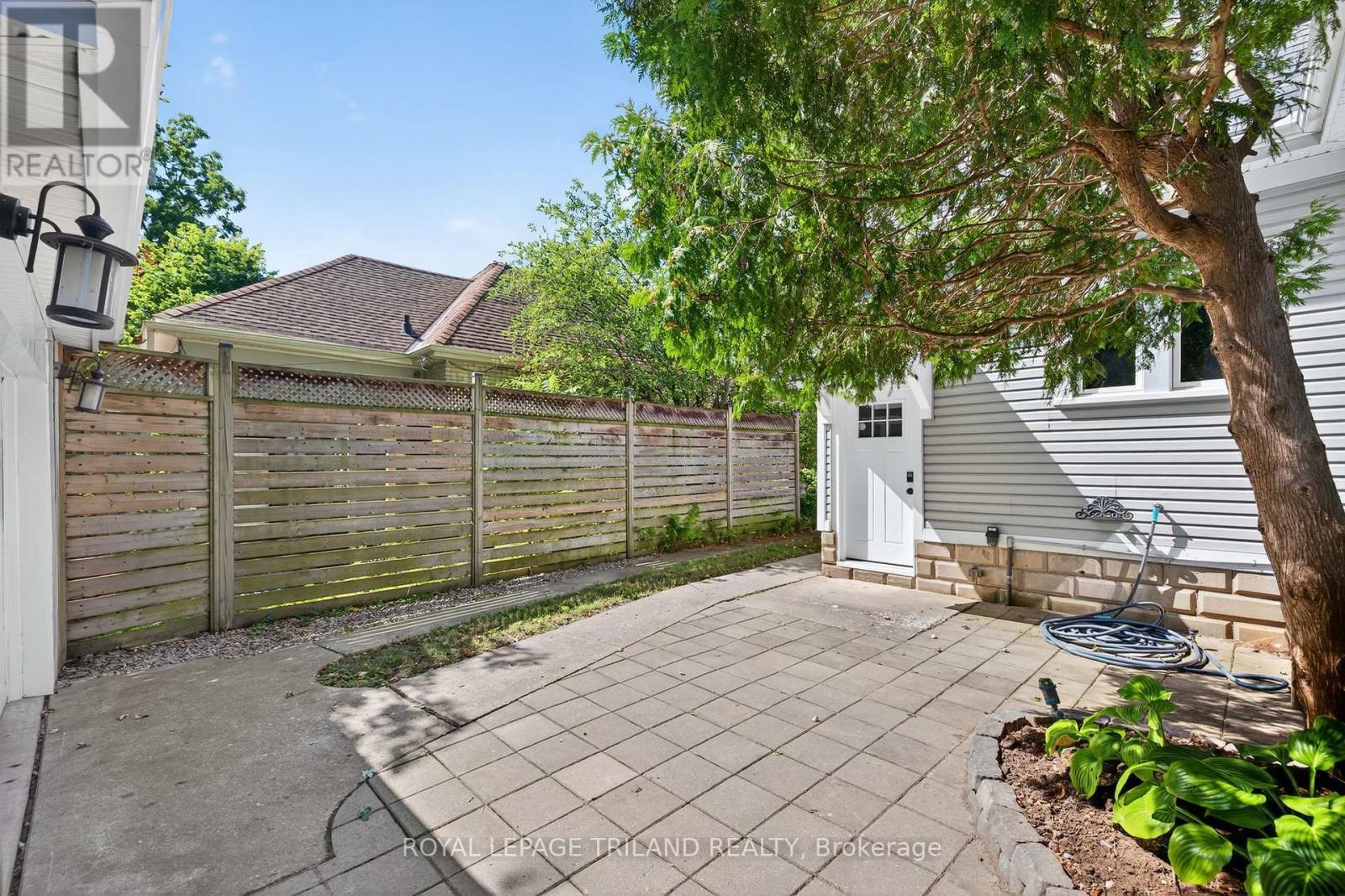 












513 GROSVENOR STREET

,
London East (East B),




Ontario
N5Y3S8

