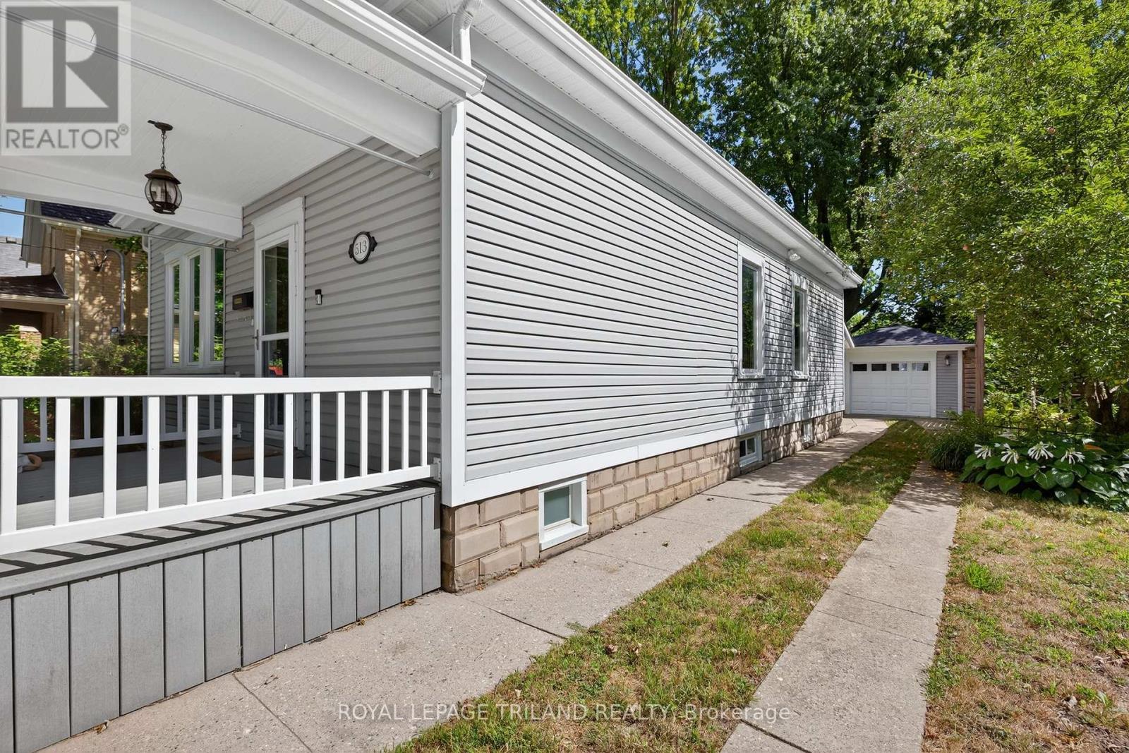












513 GROSVENOR STREET

,
London East (East B),




Ontario
N5Y3S8

