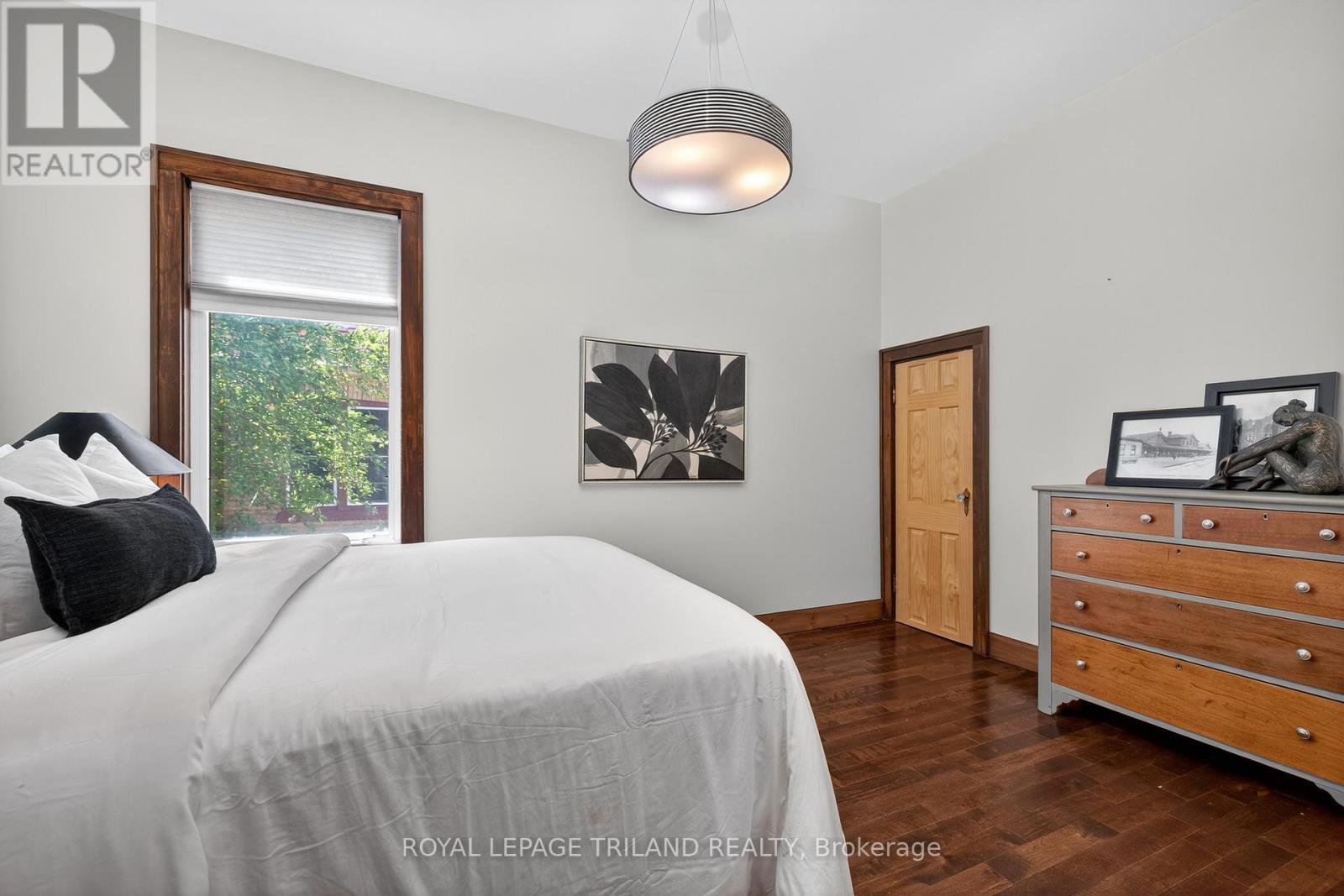 












513 GROSVENOR STREET

,
London East (East B),




Ontario
N5Y3S8


