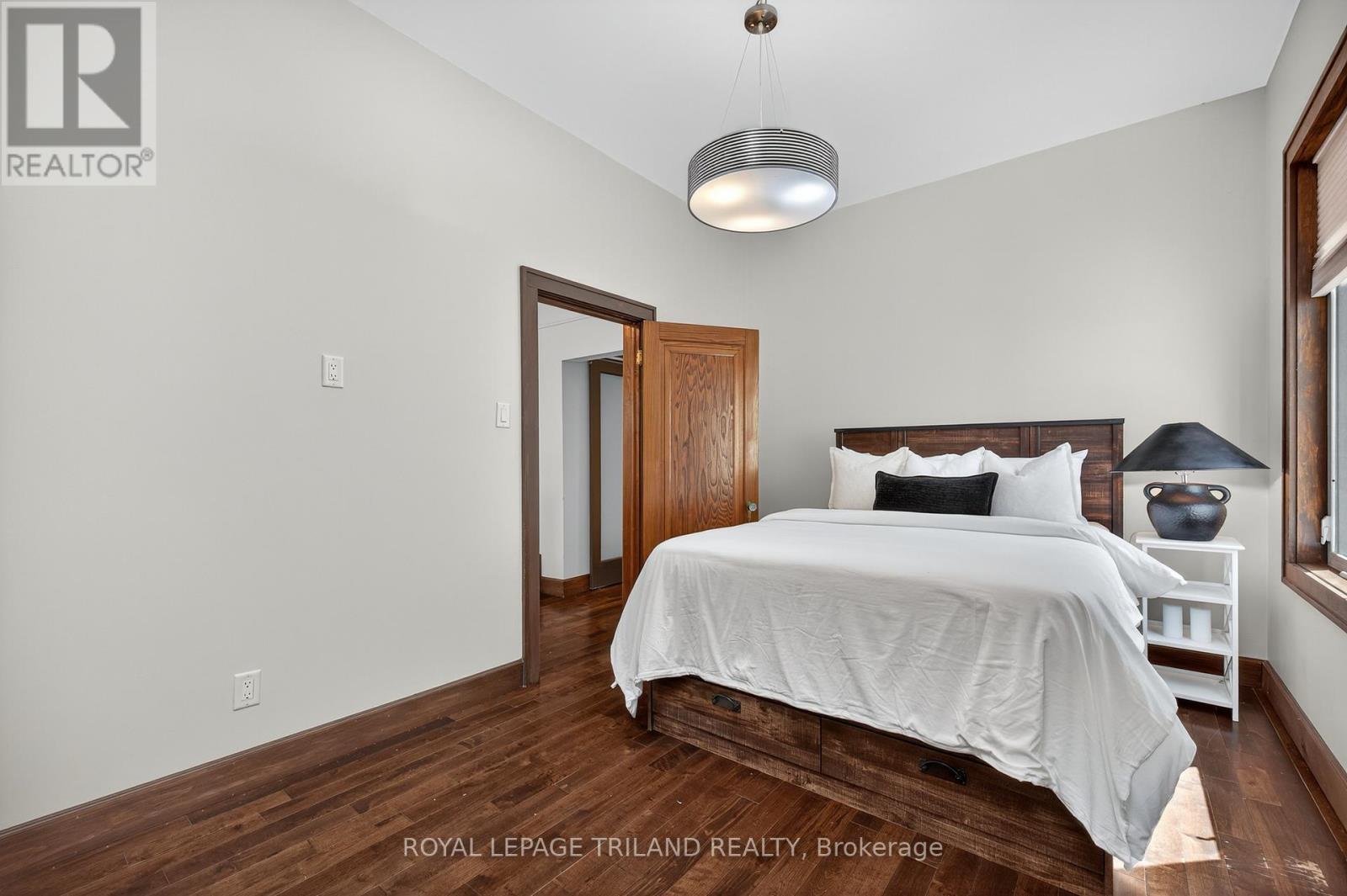 












513 GROSVENOR STREET

,
London East (East B),




Ontario
N5Y3S8

