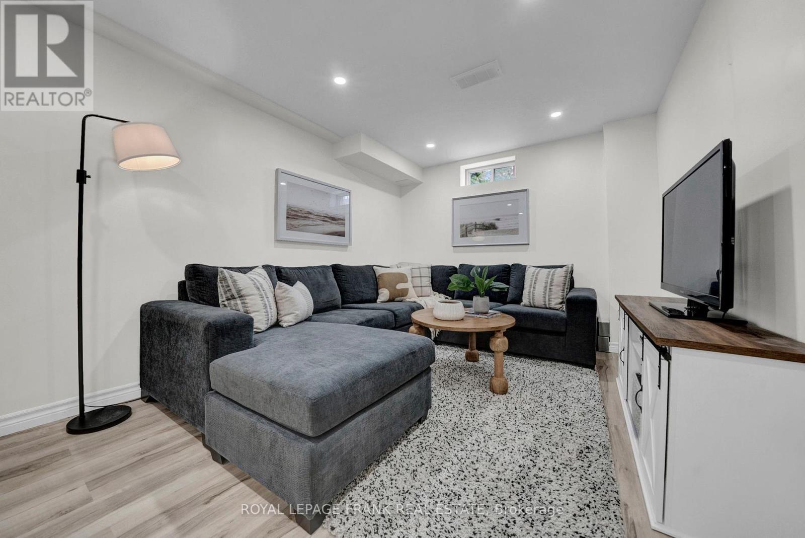 












51 MCMANN CRESCENT

,
Clarington (Courtice),




Ontario
L1E2H3

