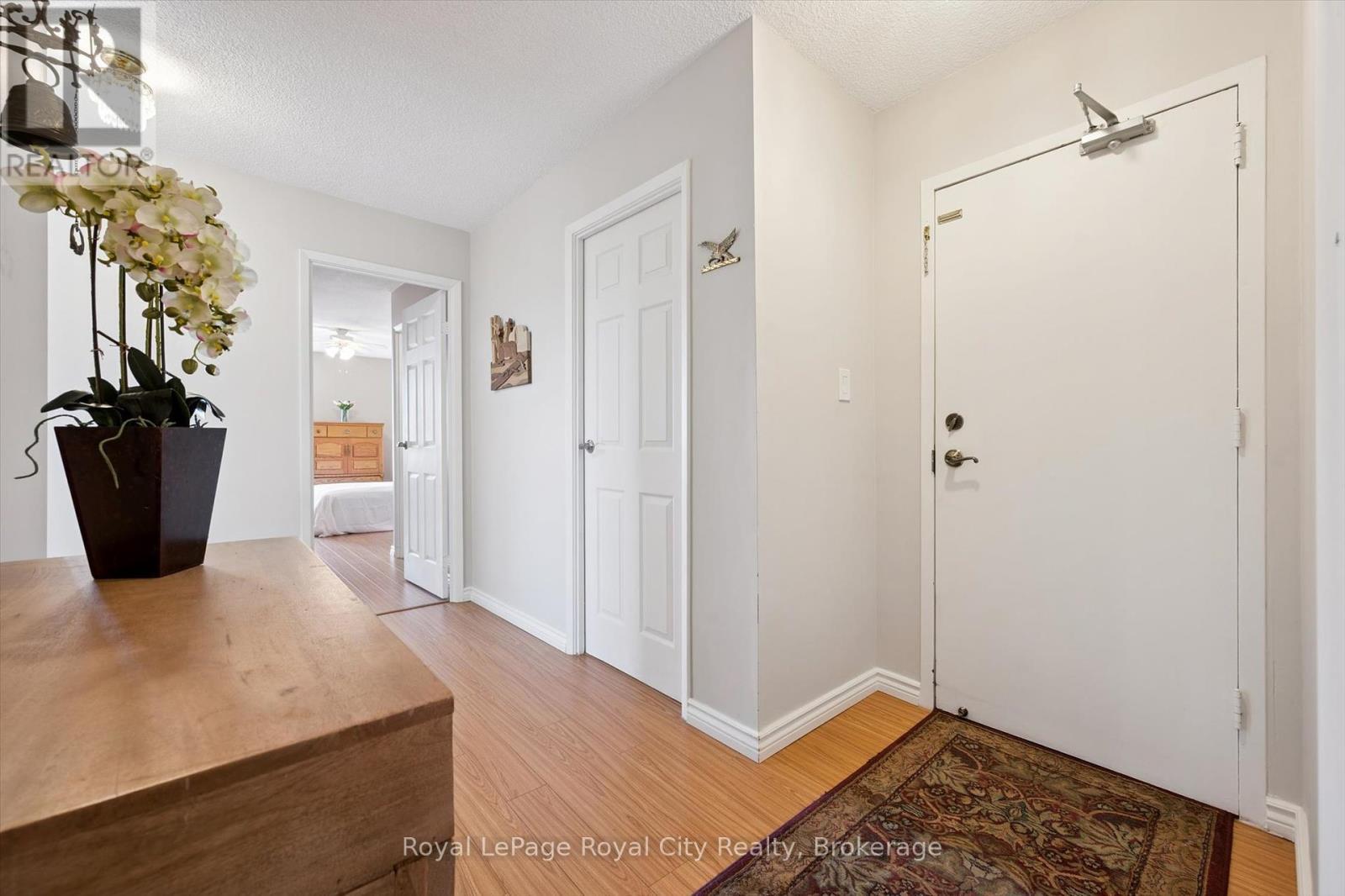 












713 - 19 WOODLAWN ROAD E

,
Guelph (Riverside Park),




Ontario
N1H7B1

