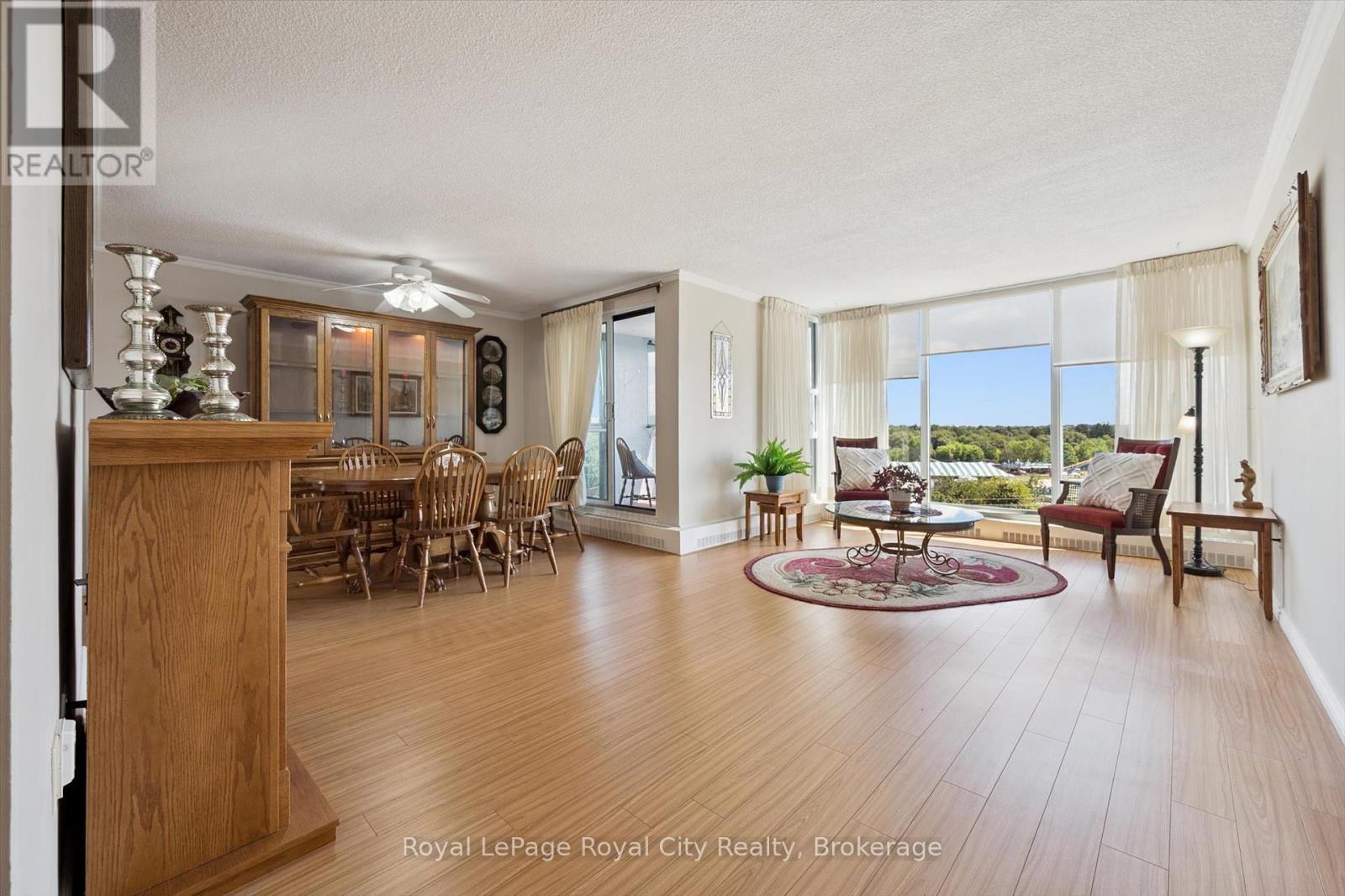 












713 - 19 WOODLAWN ROAD E

,
Guelph (Riverside Park),




Ontario
N1H7B1

