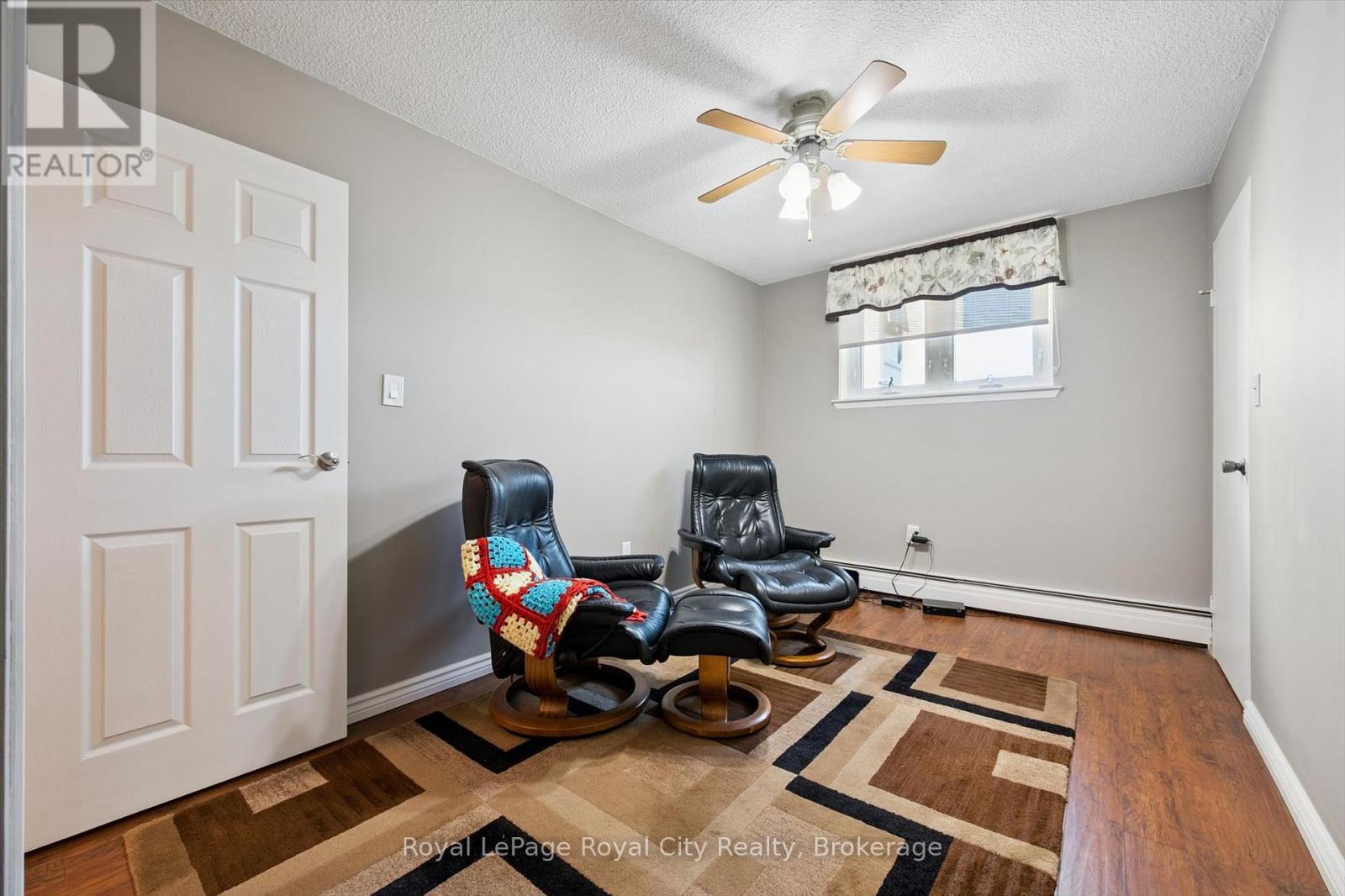 












713 - 19 WOODLAWN ROAD E

,
Guelph (Riverside Park),




Ontario
N1H7B1

