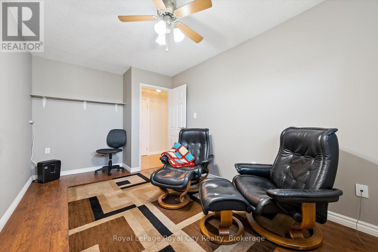 












713 - 19 WOODLAWN ROAD E

,
Guelph (Riverside Park),




Ontario
N1H7B1

