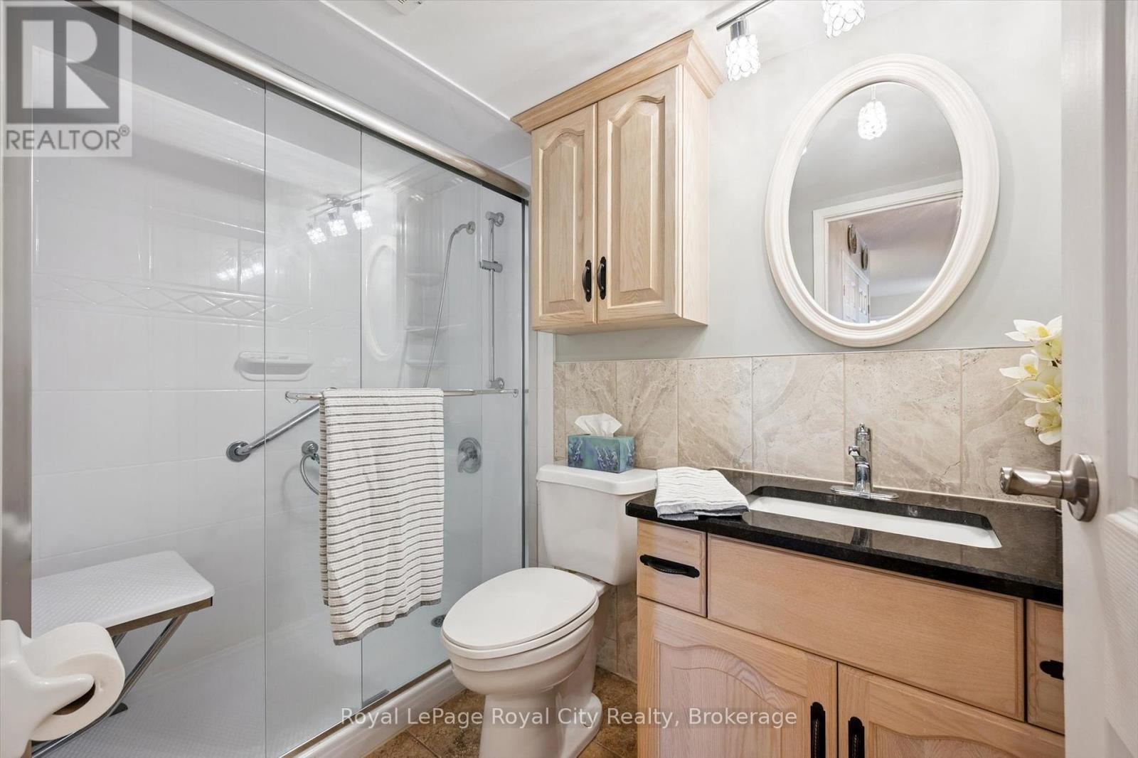 












713 - 19 WOODLAWN ROAD E

,
Guelph (Riverside Park),




Ontario
N1H7B1

