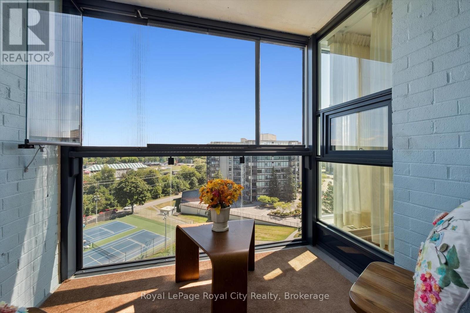 












713 - 19 WOODLAWN ROAD E

,
Guelph (Riverside Park),




Ontario
N1H7B1

