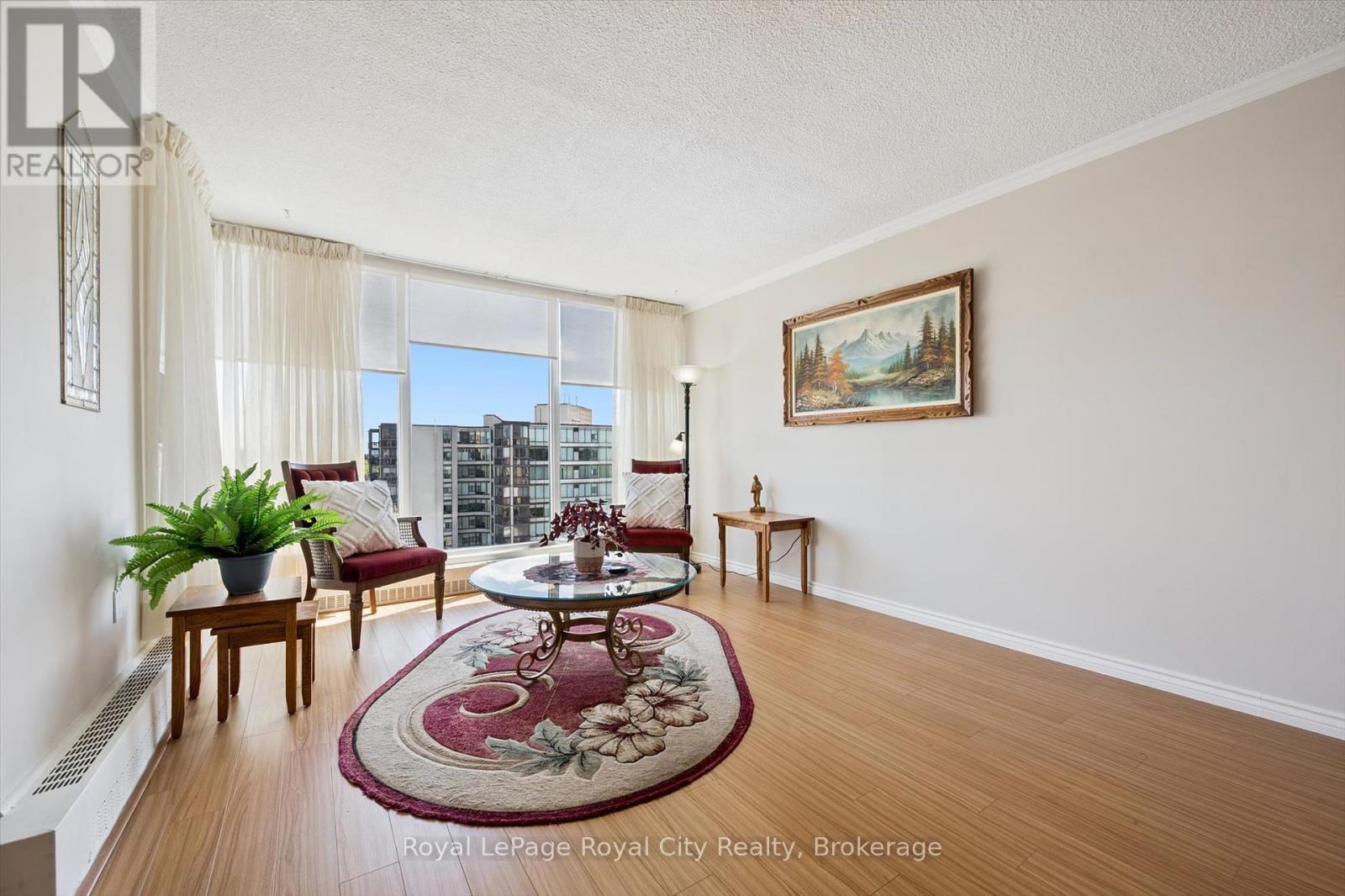 












713 - 19 WOODLAWN ROAD E

,
Guelph (Riverside Park),




Ontario
N1H7B1

