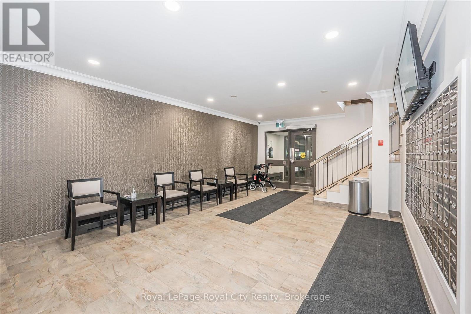 












713 - 19 WOODLAWN ROAD E

,
Guelph (Riverside Park),




Ontario
N1H7B1

