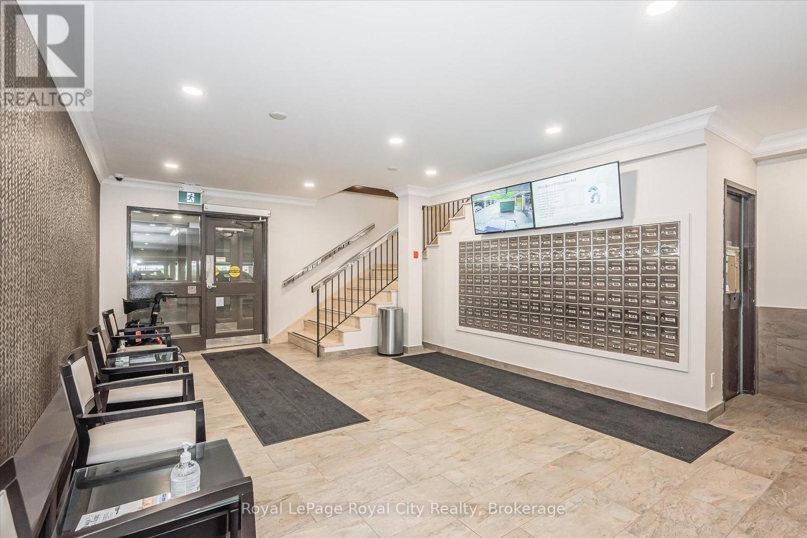 












713 - 19 WOODLAWN ROAD E

,
Guelph (Riverside Park),




Ontario
N1H7B1

