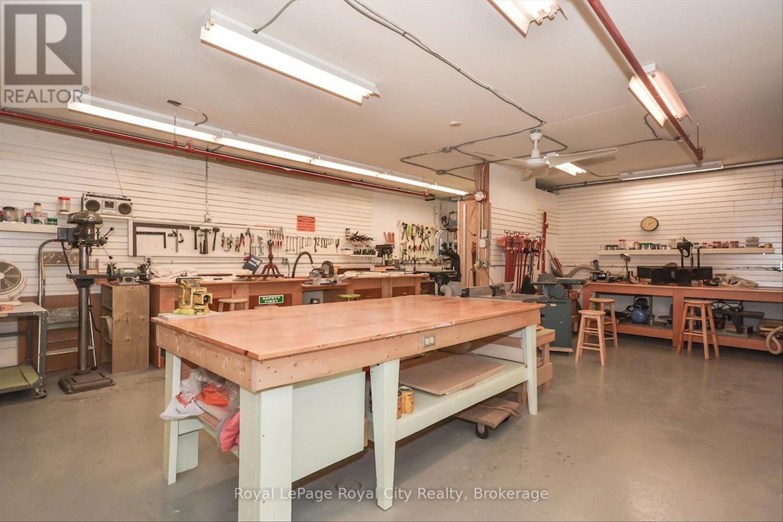 












713 - 19 WOODLAWN ROAD E

,
Guelph (Riverside Park),




Ontario
N1H7B1

