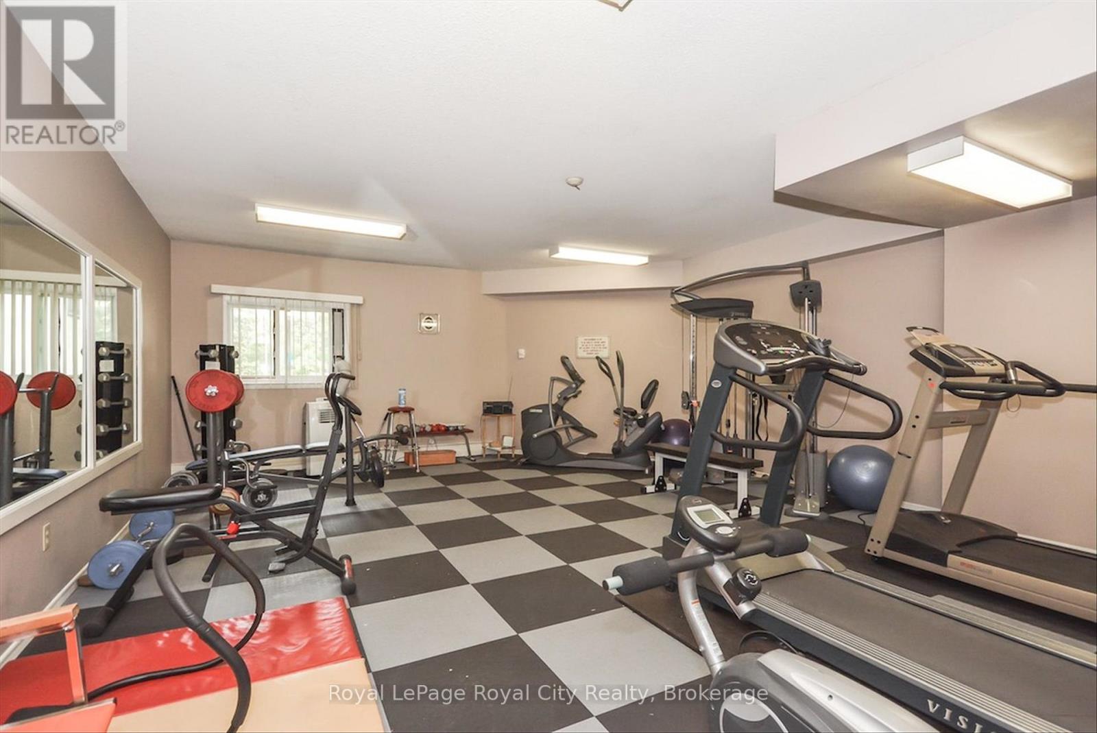 












713 - 19 WOODLAWN ROAD E

,
Guelph (Riverside Park),




Ontario
N1H7B1

