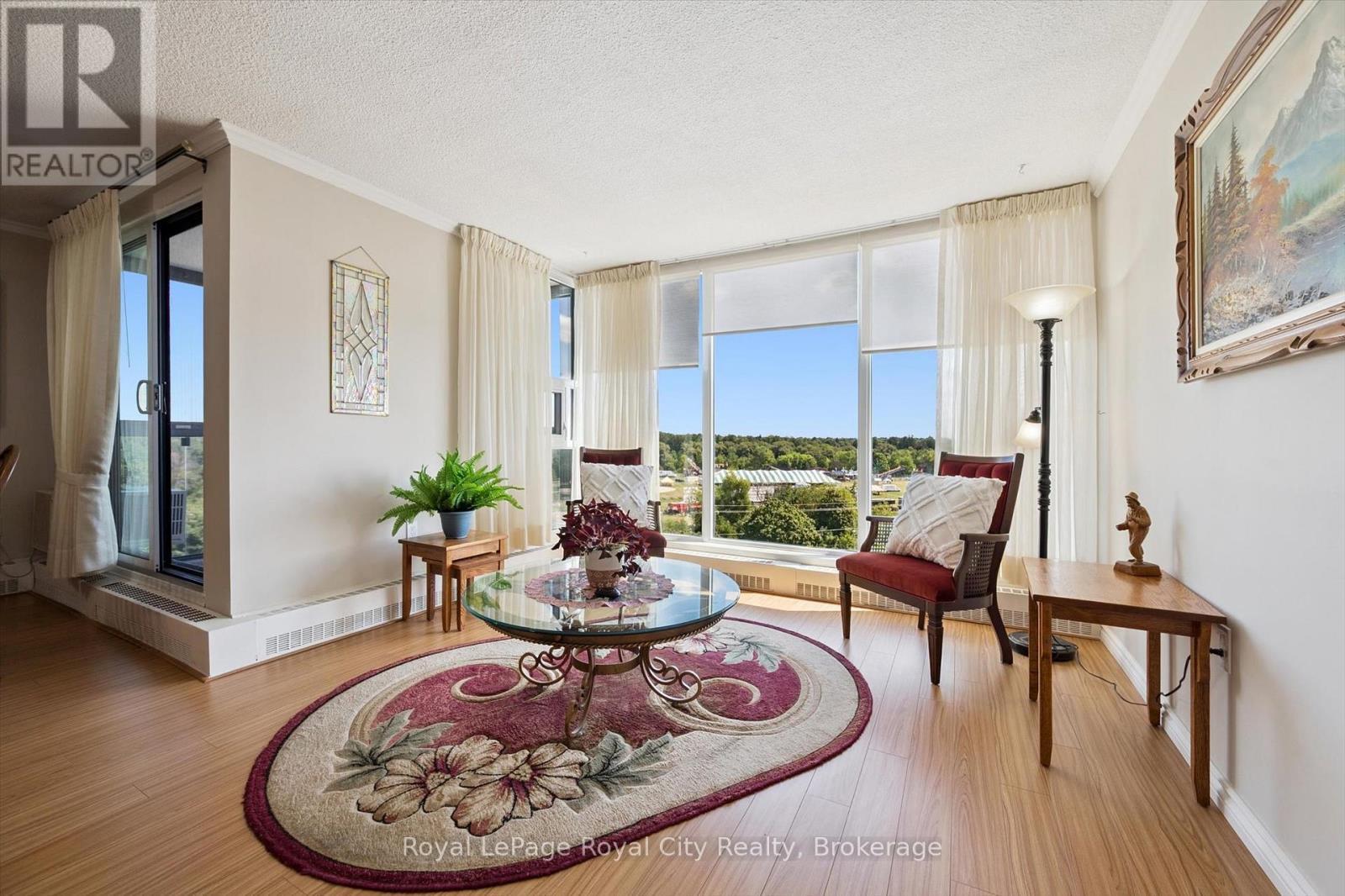 












713 - 19 WOODLAWN ROAD E

,
Guelph (Riverside Park),




Ontario
N1H7B1

