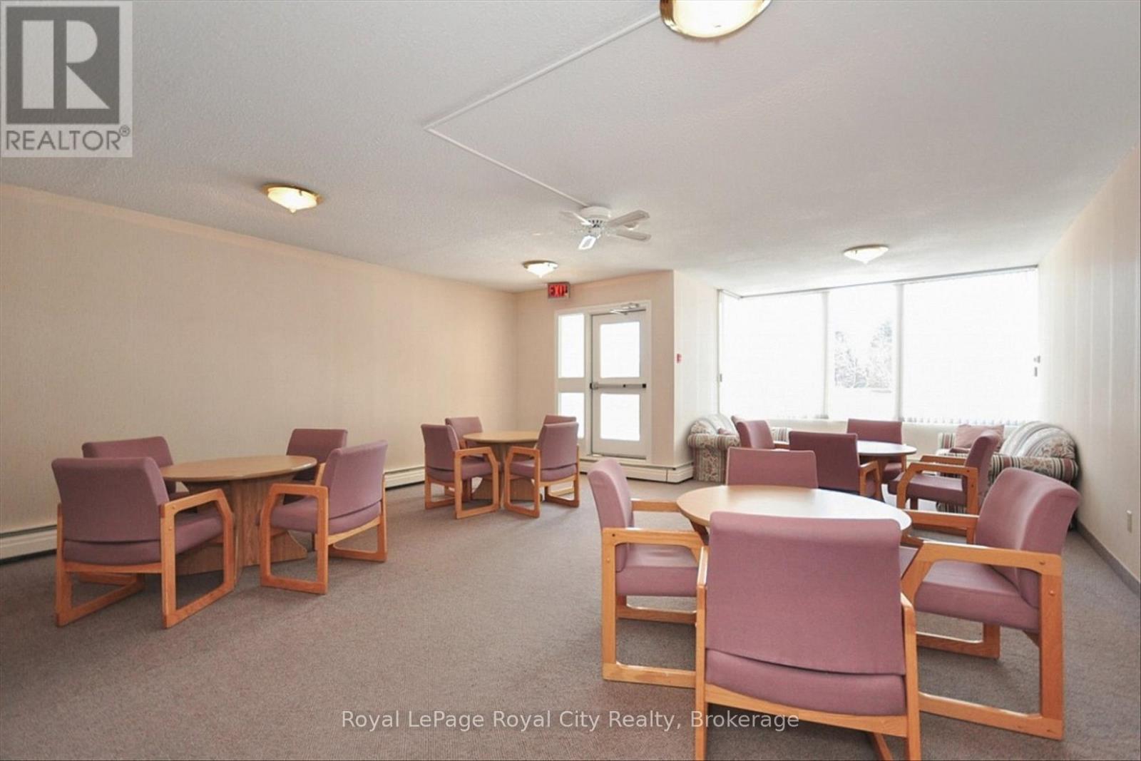 












713 - 19 WOODLAWN ROAD E

,
Guelph (Riverside Park),




Ontario
N1H7B1

