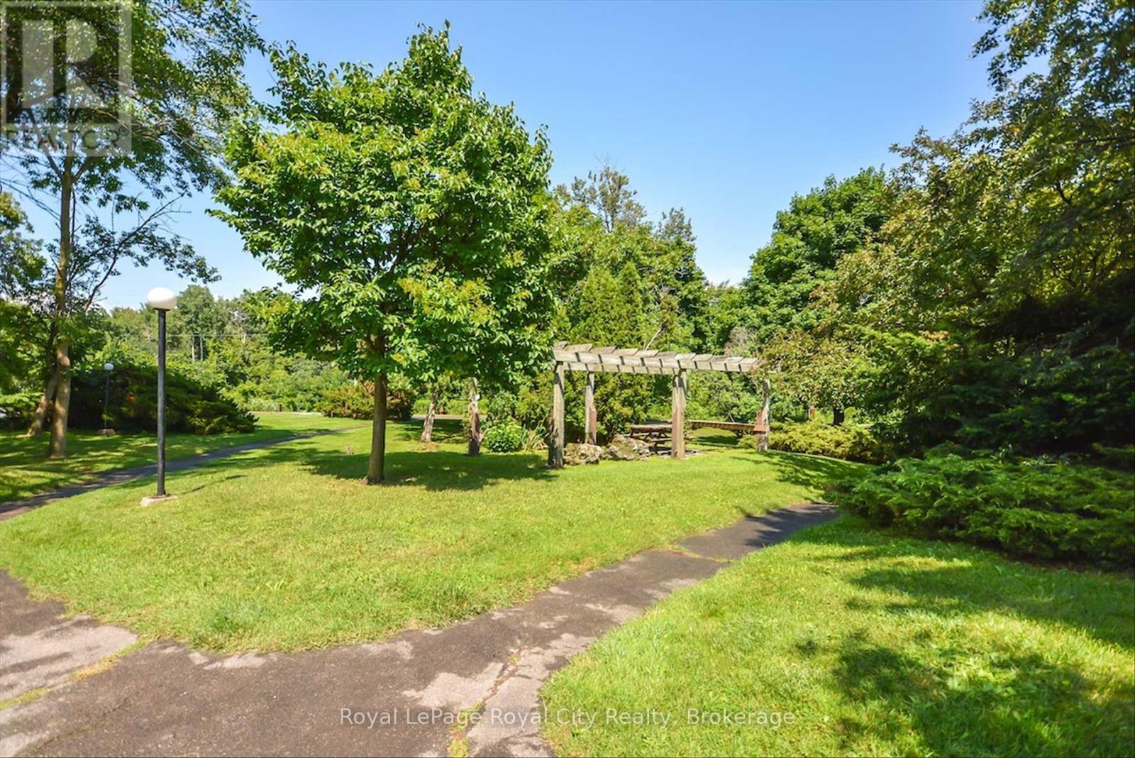 












713 - 19 WOODLAWN ROAD E

,
Guelph (Riverside Park),




Ontario
N1H7B1

