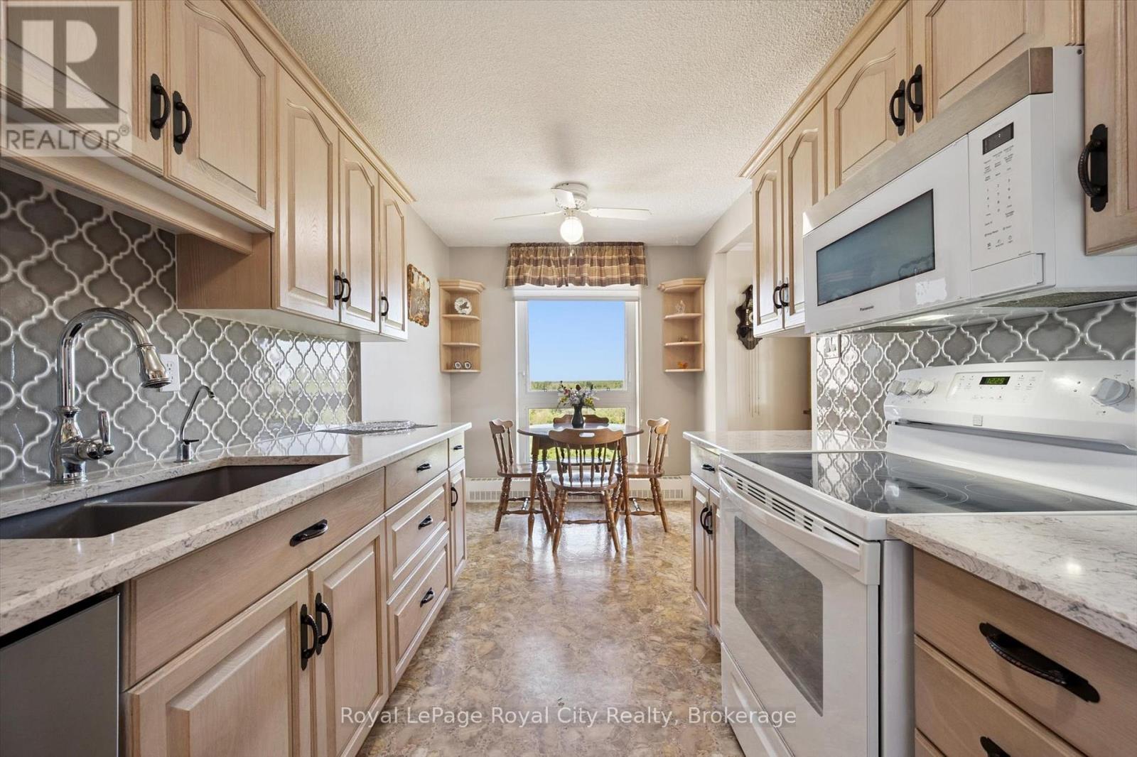 












713 - 19 WOODLAWN ROAD E

,
Guelph (Riverside Park),




Ontario
N1H7B1

