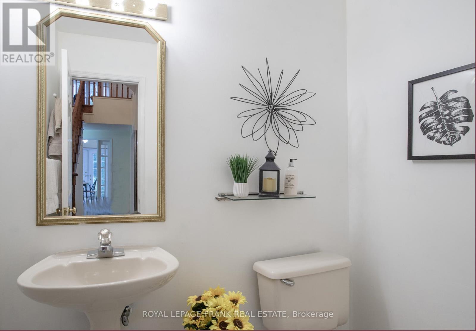 












61 ALLAYDEN DRIVE

,
Whitby (Lynde Creek),




Ontario
L1P1L5

