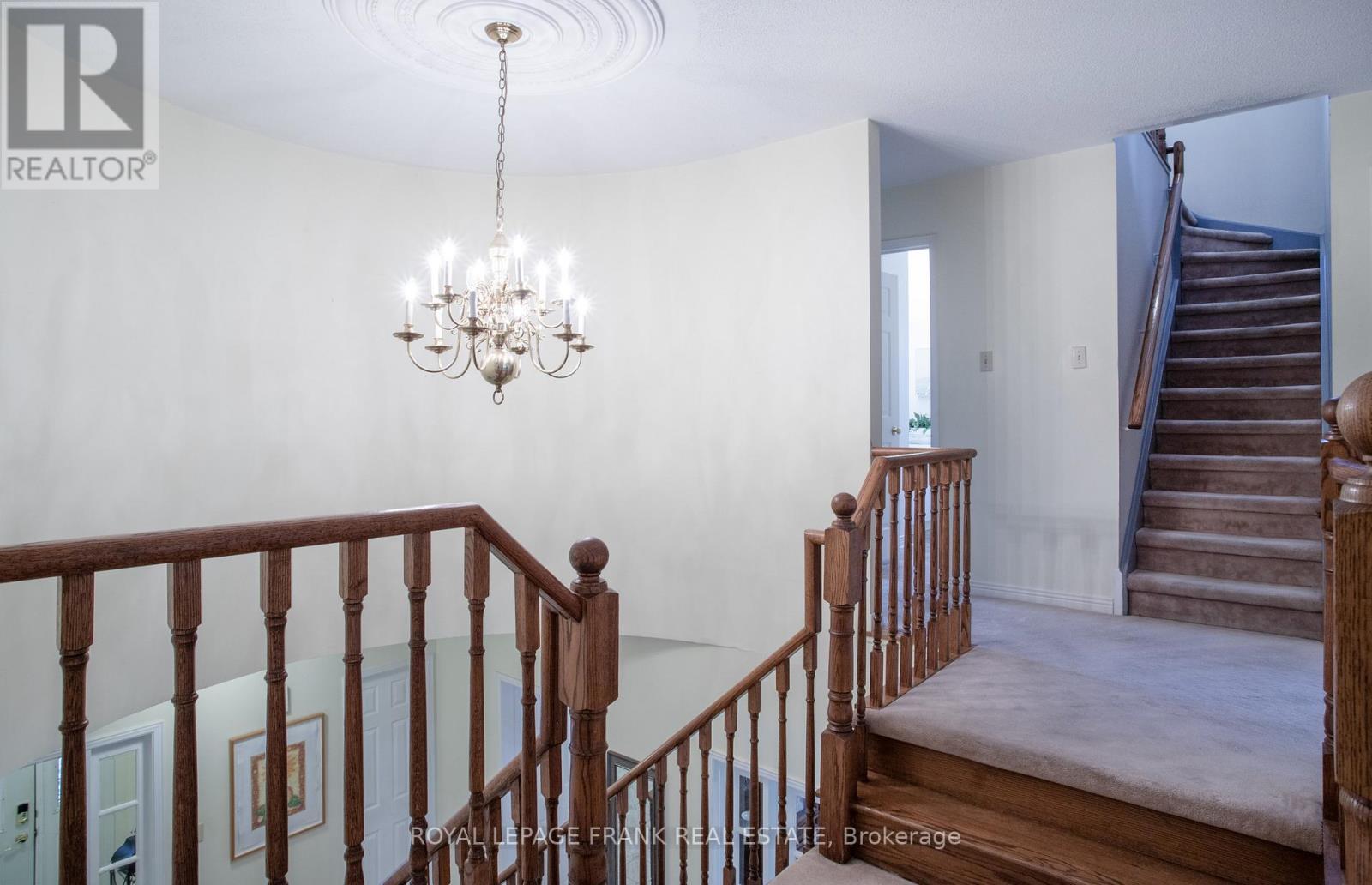 












61 ALLAYDEN DRIVE

,
Whitby (Lynde Creek),




Ontario
L1P1L5

