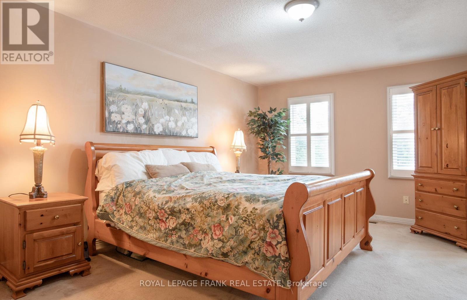 












61 ALLAYDEN DRIVE

,
Whitby (Lynde Creek),




Ontario
L1P1L5

