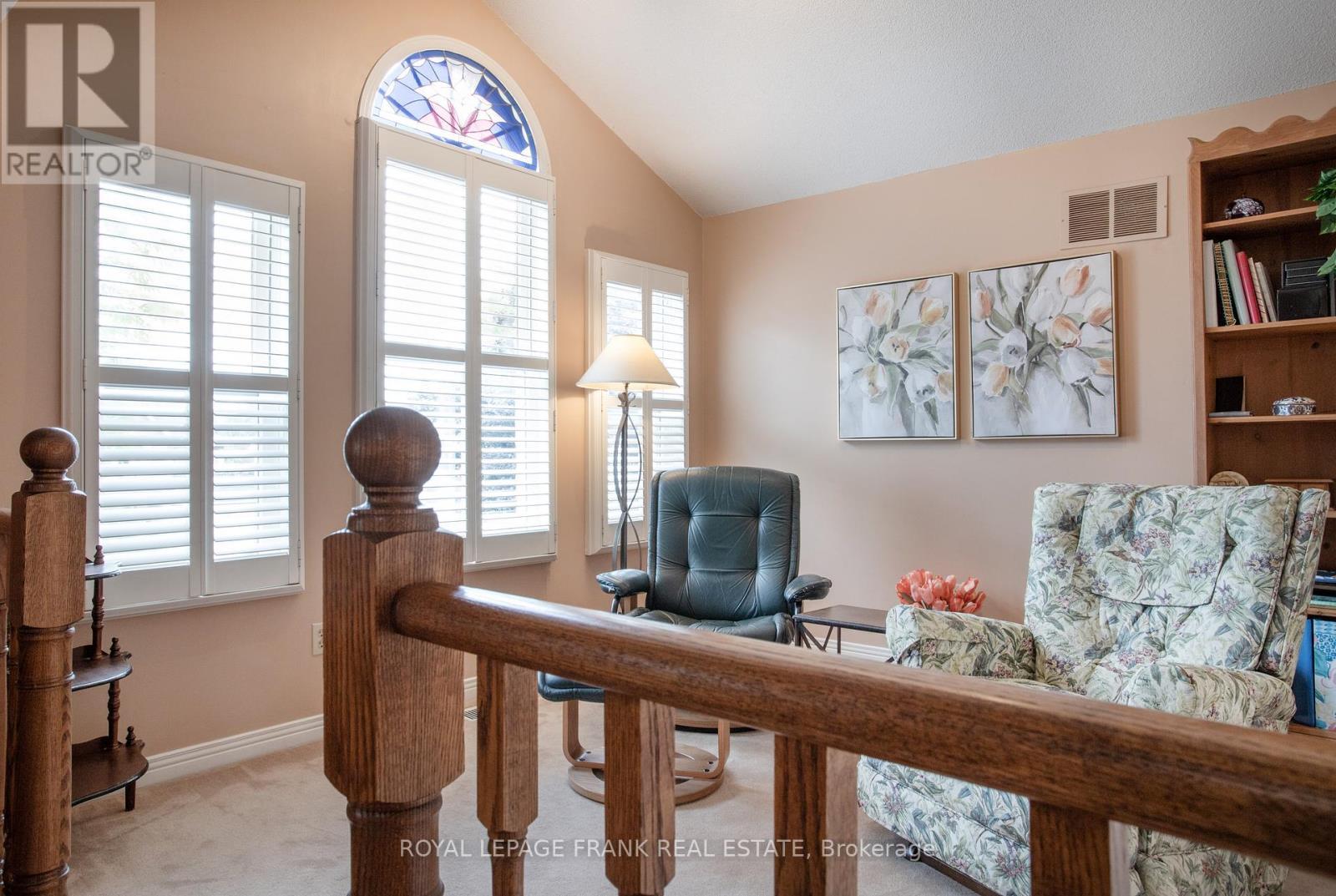 












61 ALLAYDEN DRIVE

,
Whitby (Lynde Creek),




Ontario
L1P1L5

