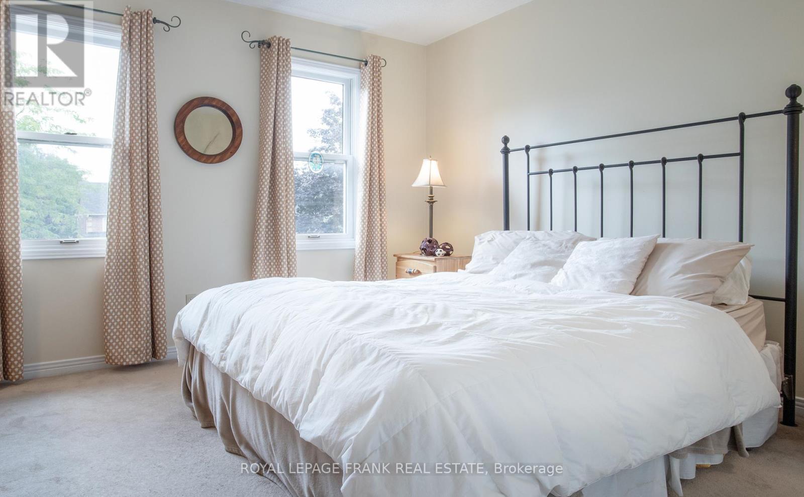 












61 ALLAYDEN DRIVE

,
Whitby (Lynde Creek),




Ontario
L1P1L5

