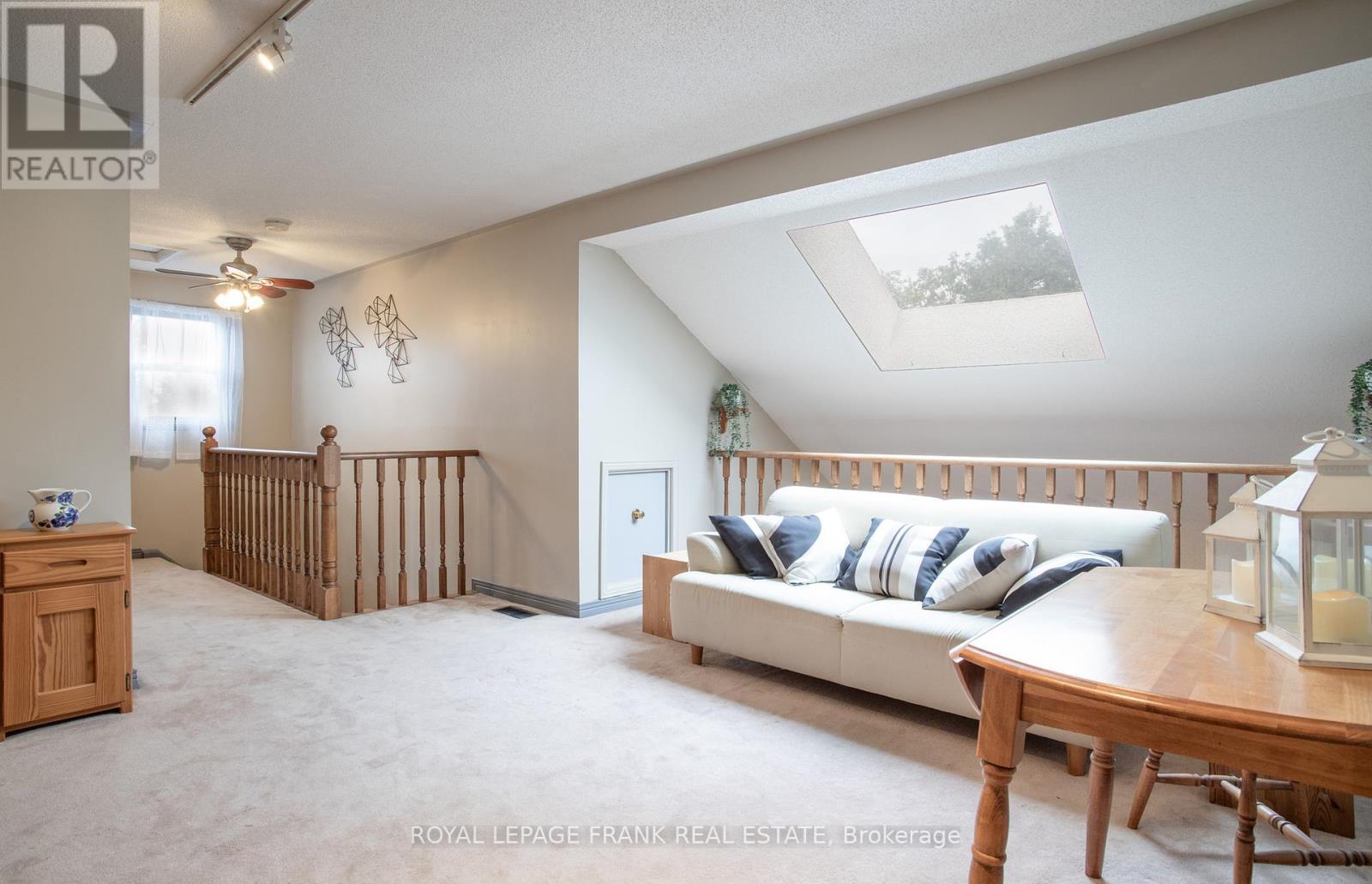 












61 ALLAYDEN DRIVE

,
Whitby (Lynde Creek),




Ontario
L1P1L5

