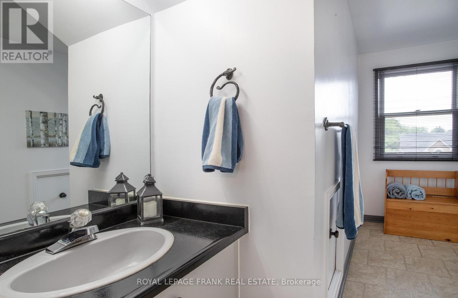 












61 ALLAYDEN DRIVE

,
Whitby (Lynde Creek),




Ontario
L1P1L5

