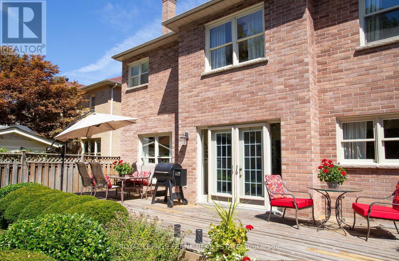 












61 ALLAYDEN DRIVE

,
Whitby (Lynde Creek),




Ontario
L1P1L5

