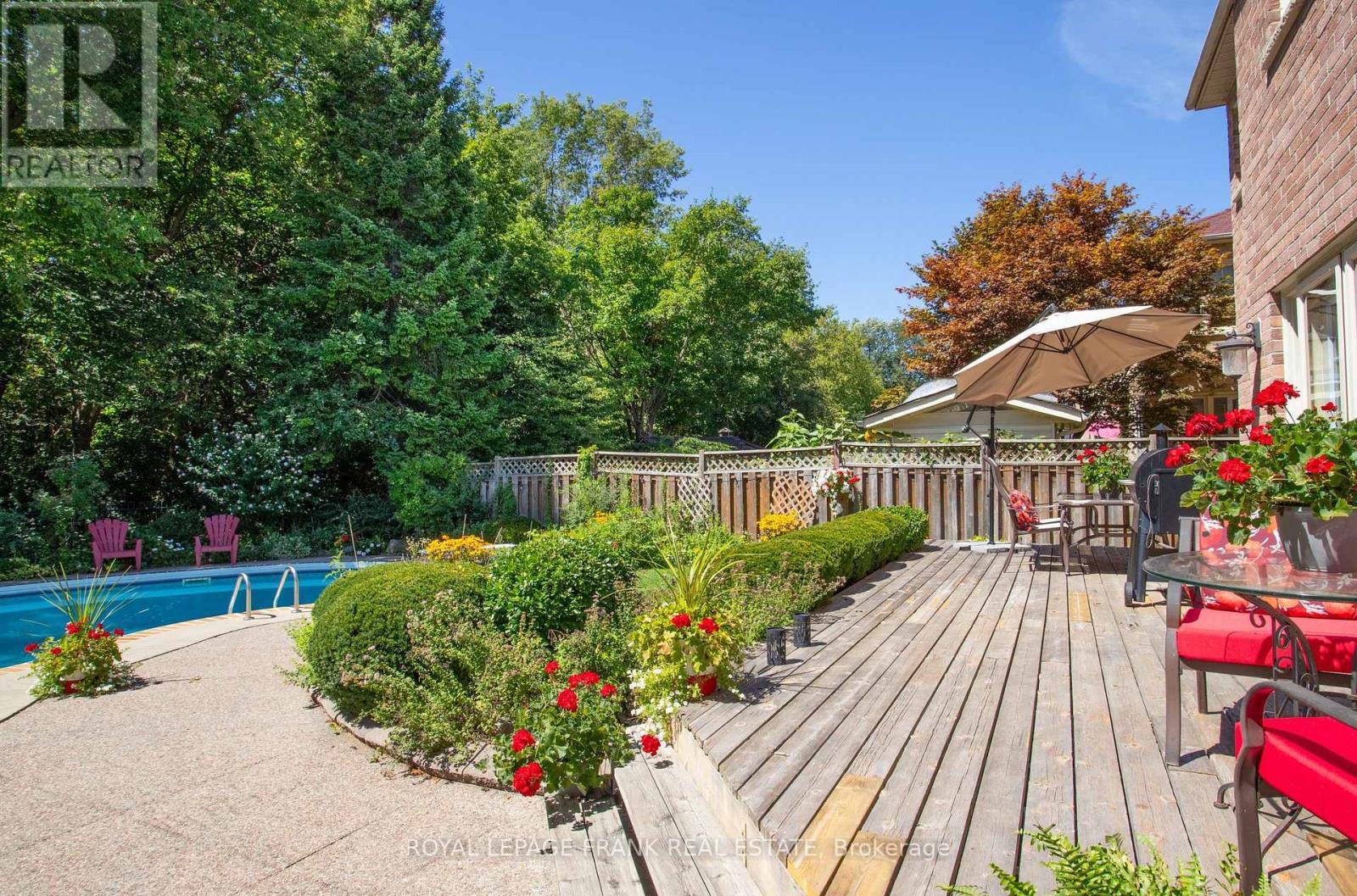 












61 ALLAYDEN DRIVE

,
Whitby (Lynde Creek),




Ontario
L1P1L5


