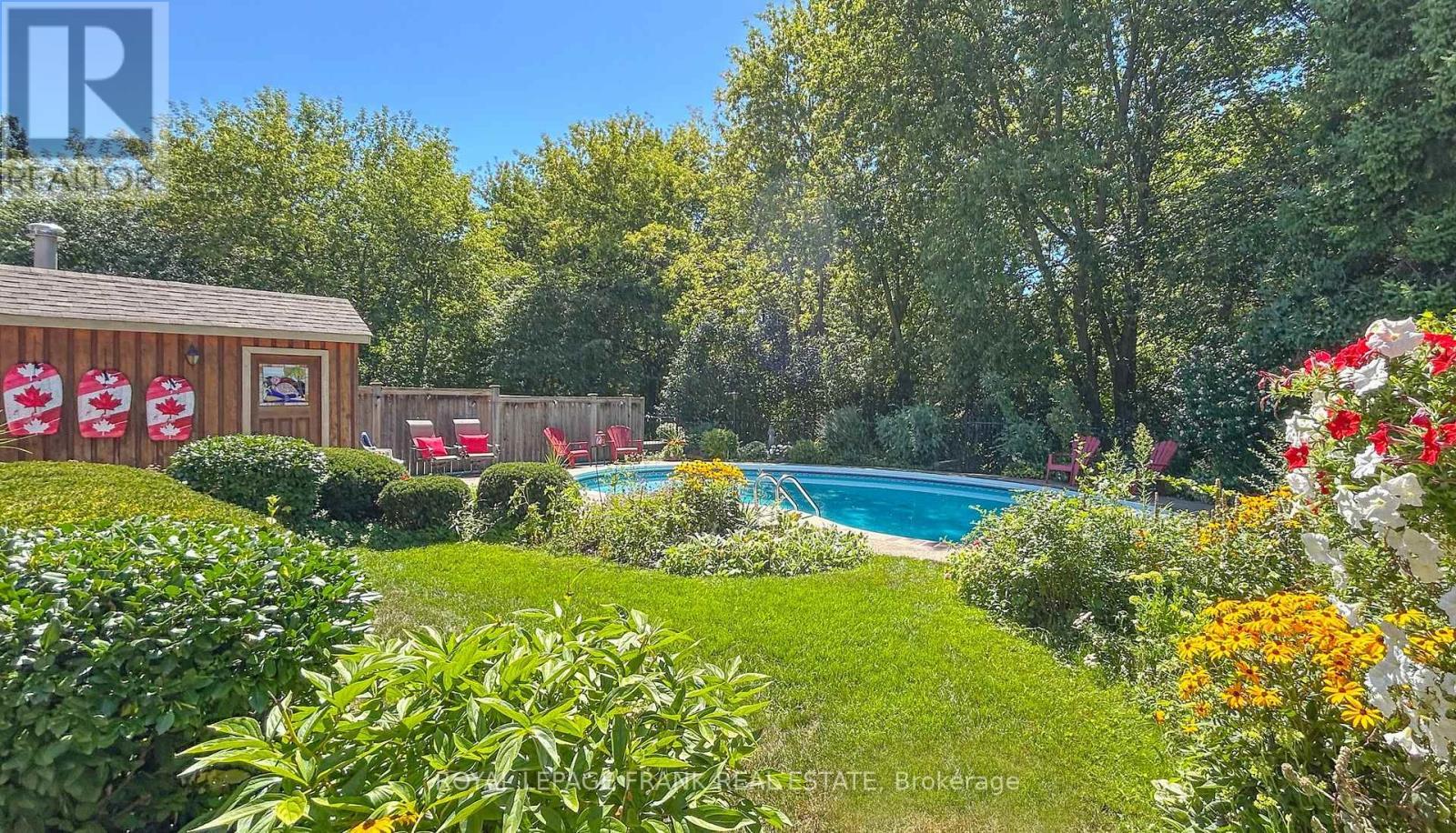 












61 ALLAYDEN DRIVE

,
Whitby (Lynde Creek),




Ontario
L1P1L5

