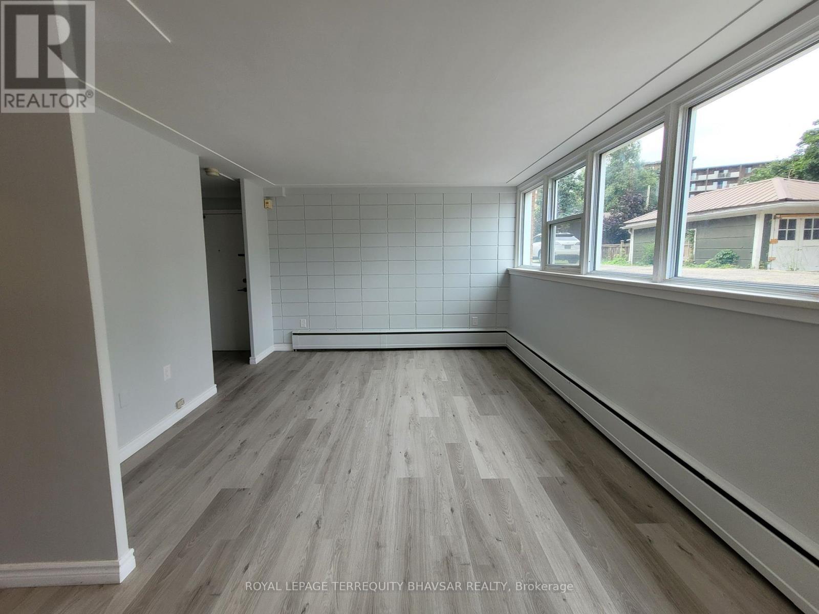 












1 - 521 PARK STREET

,
Kitchener,




Ontario
N2G1N8


