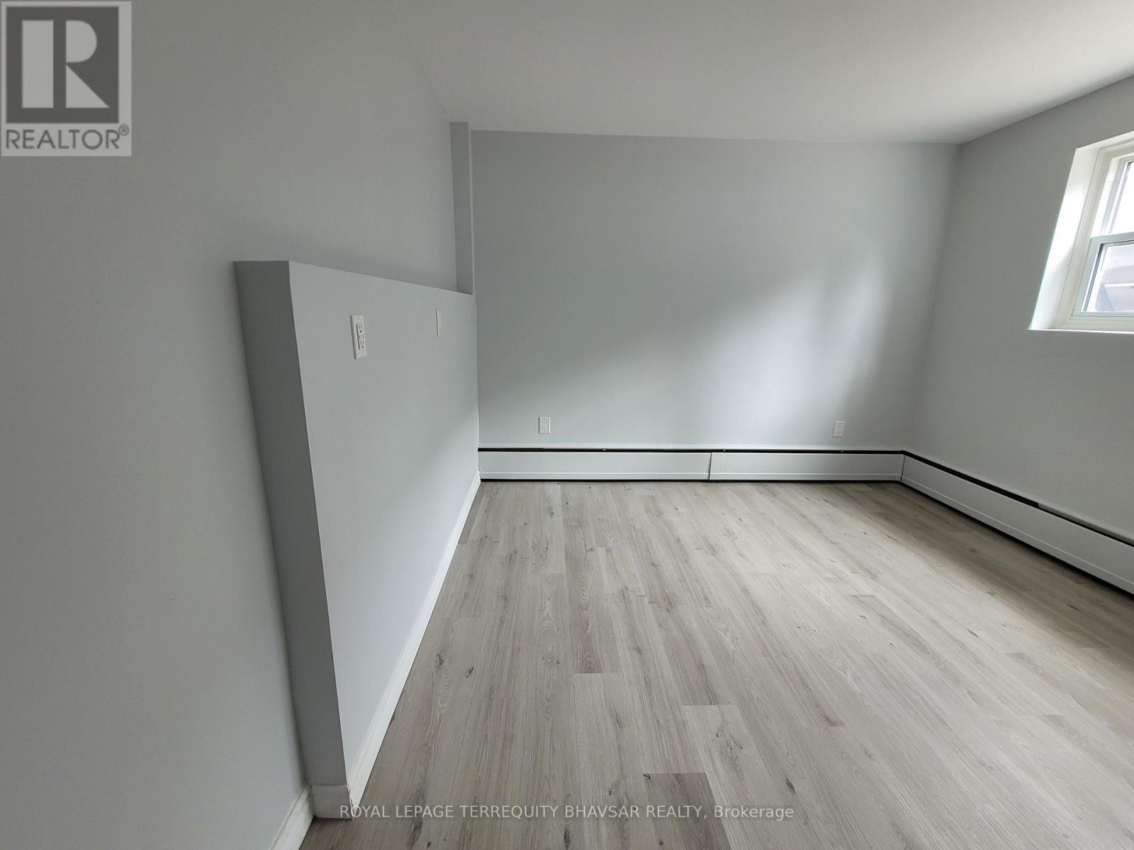 












1 - 521 PARK STREET

,
Kitchener,




Ontario
N2G1N8

